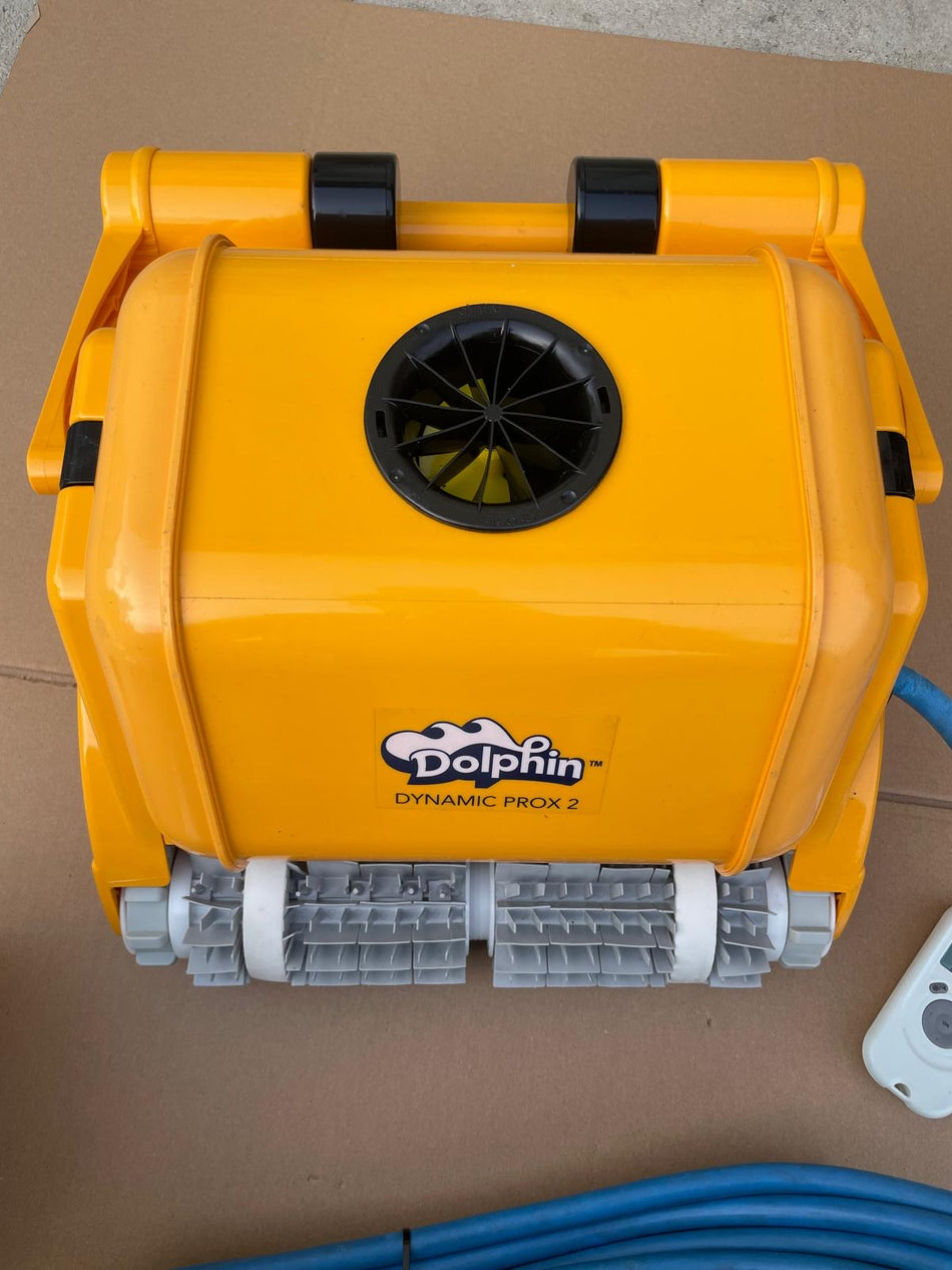 Dolphin Dynamic PRO X2 pool robot