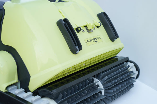 Robot de curățare pentru piscină Dolphin BIO Suction