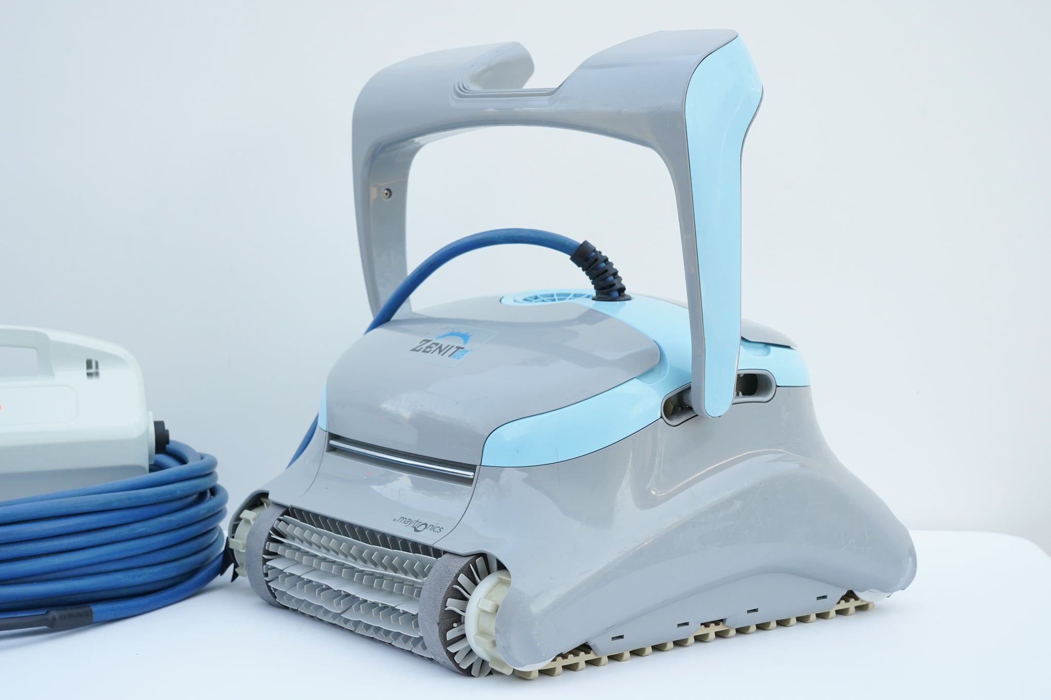 Robot de curățare pentru piscină Dolphin Maytronics Zenit 15