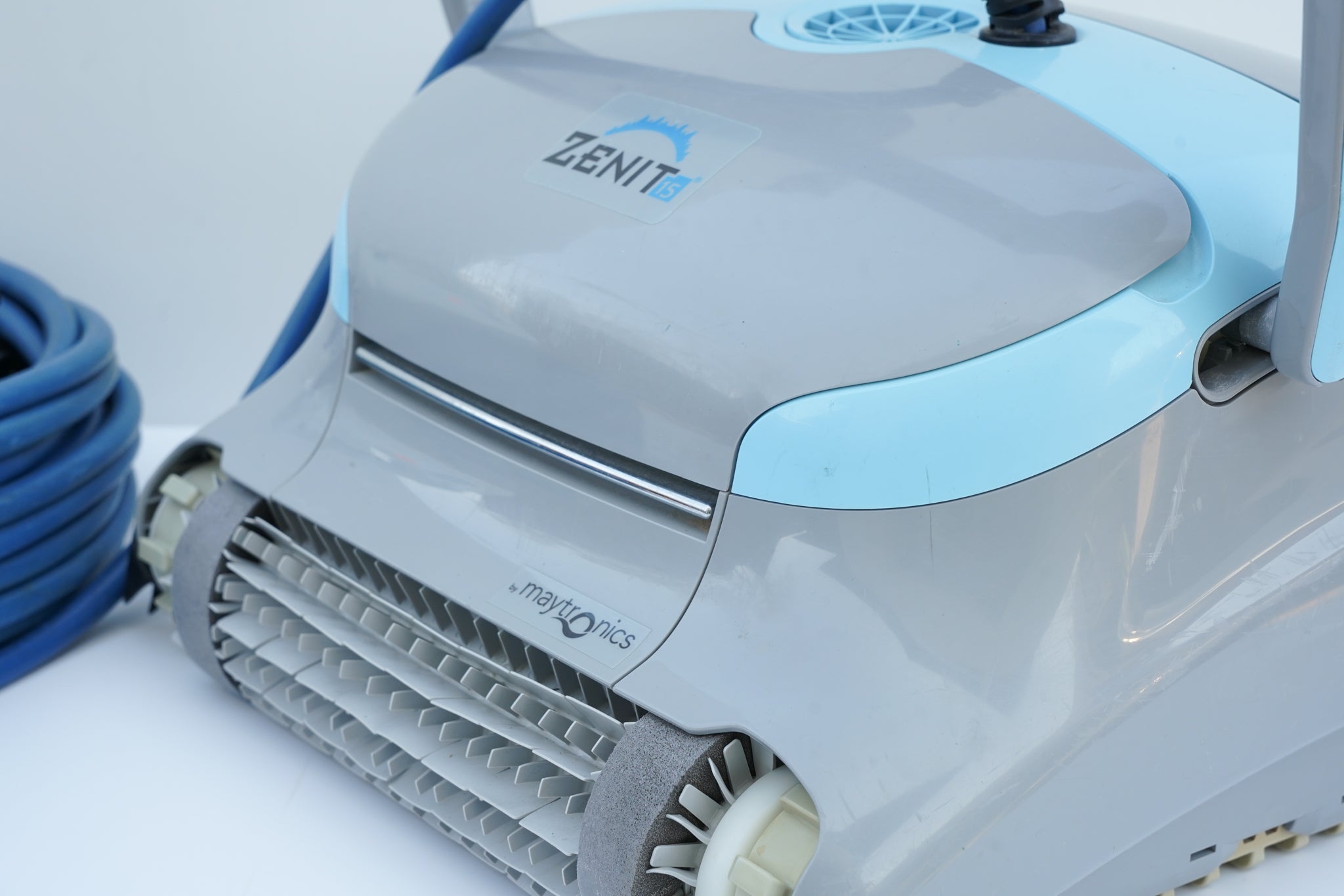 Robot de curățare pentru piscină Dolphin Maytronics Zenit 15