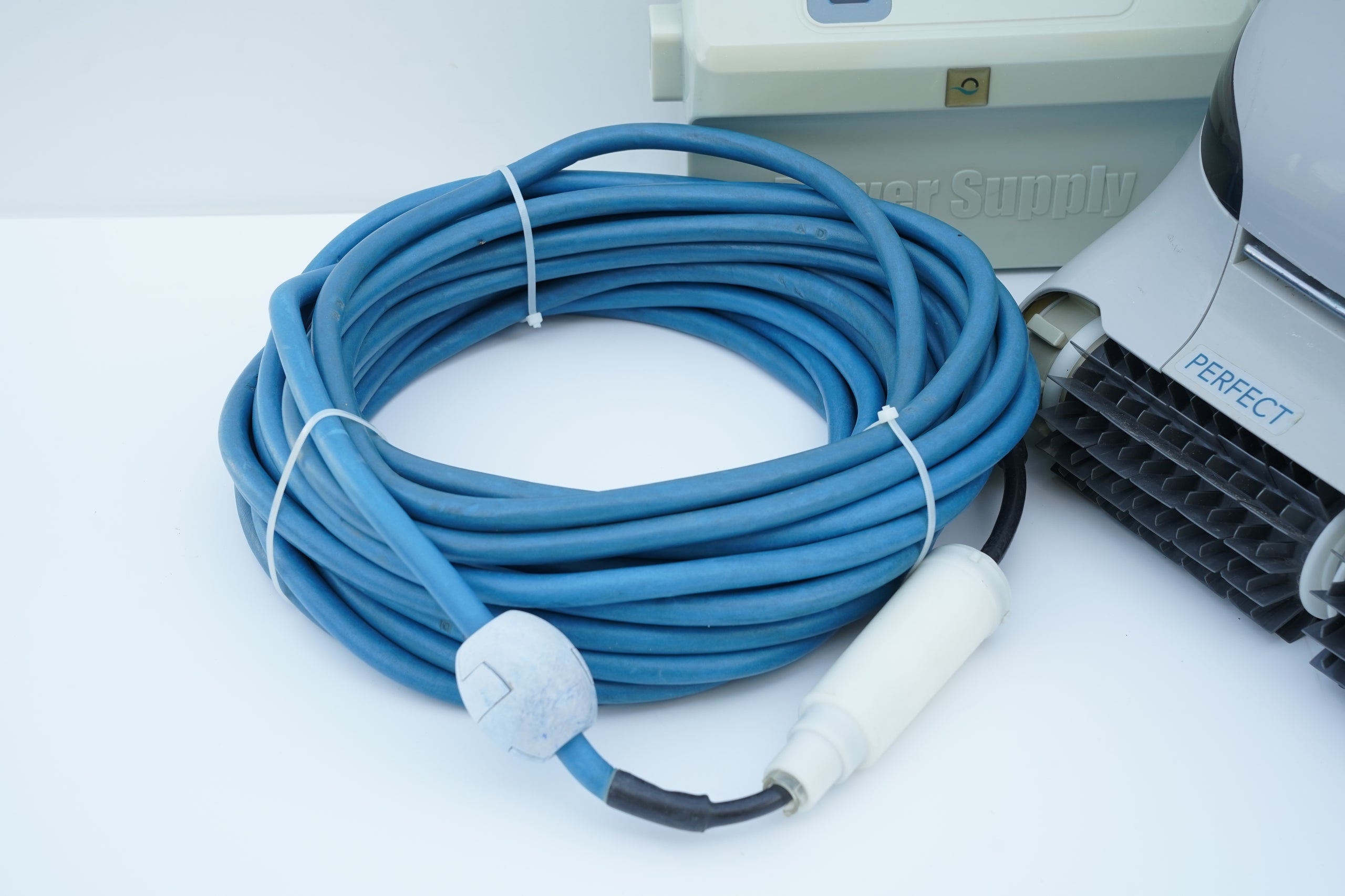Robot curățare piscină Dolphin Maytronics Comfort Active