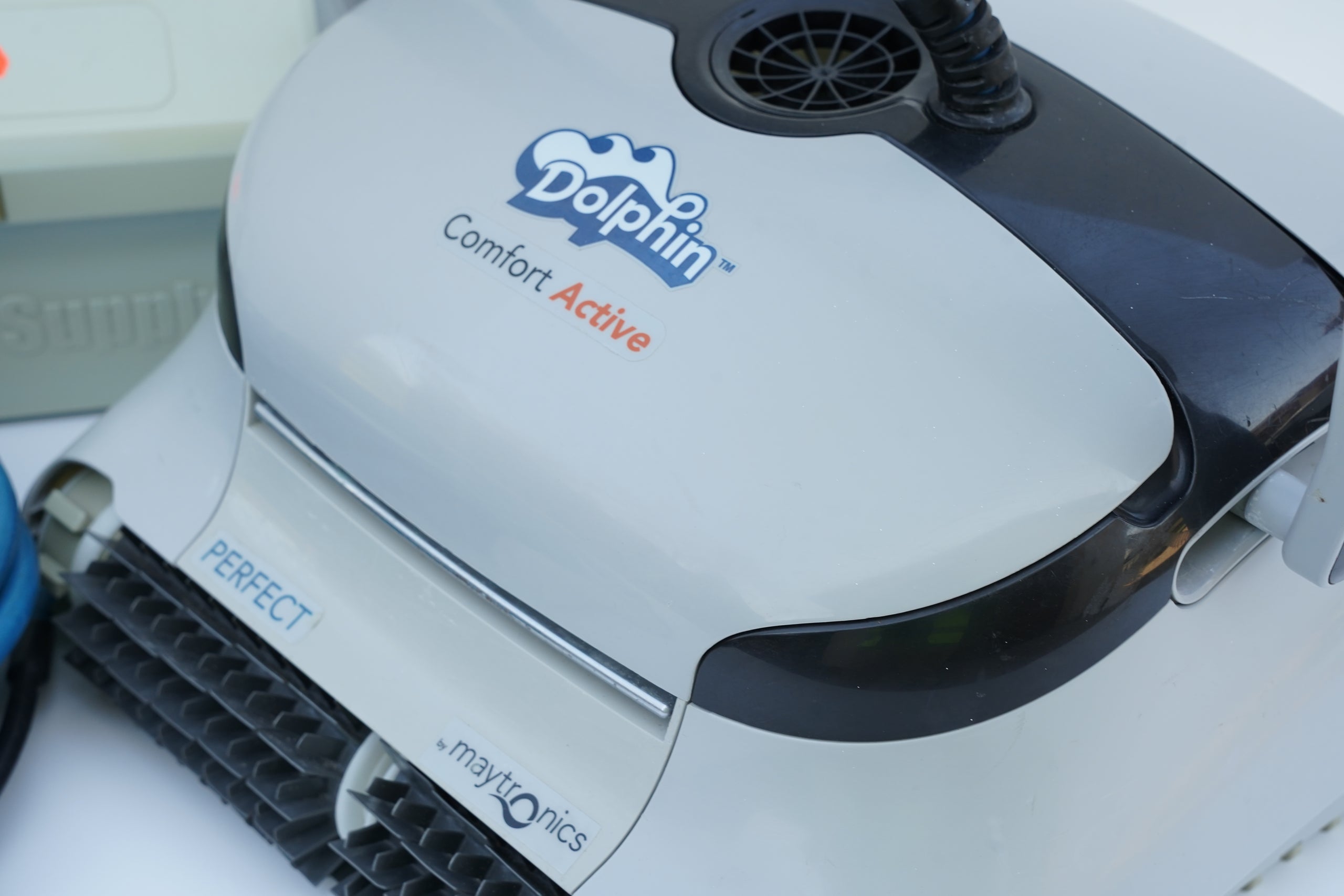 Robot curățare piscină Dolphin Maytronics Comfort Active