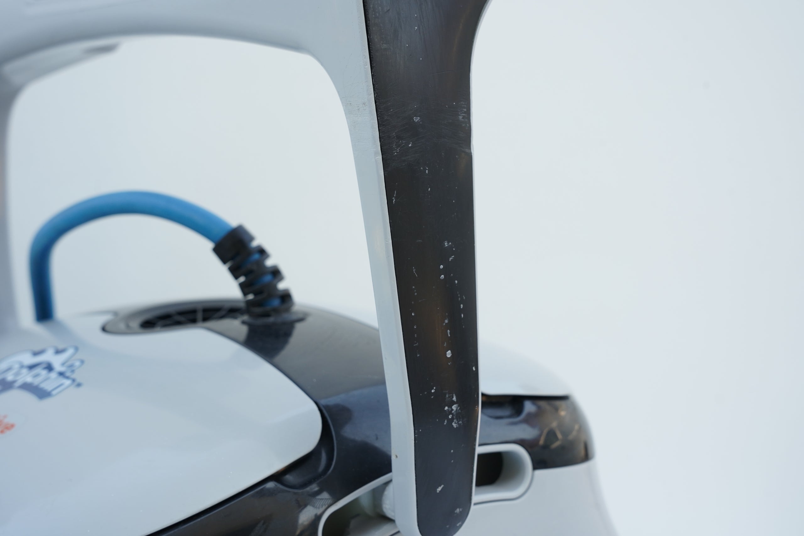 Robot curățare piscină Dolphin Maytronics Comfort Active