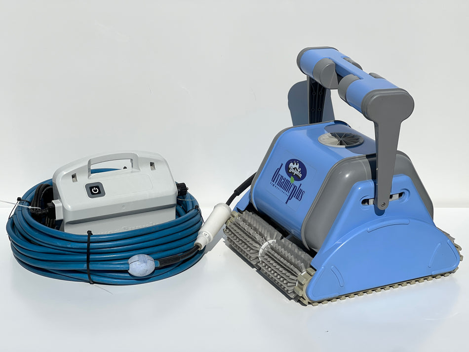 Dolphin Dynamic Plus pool robot