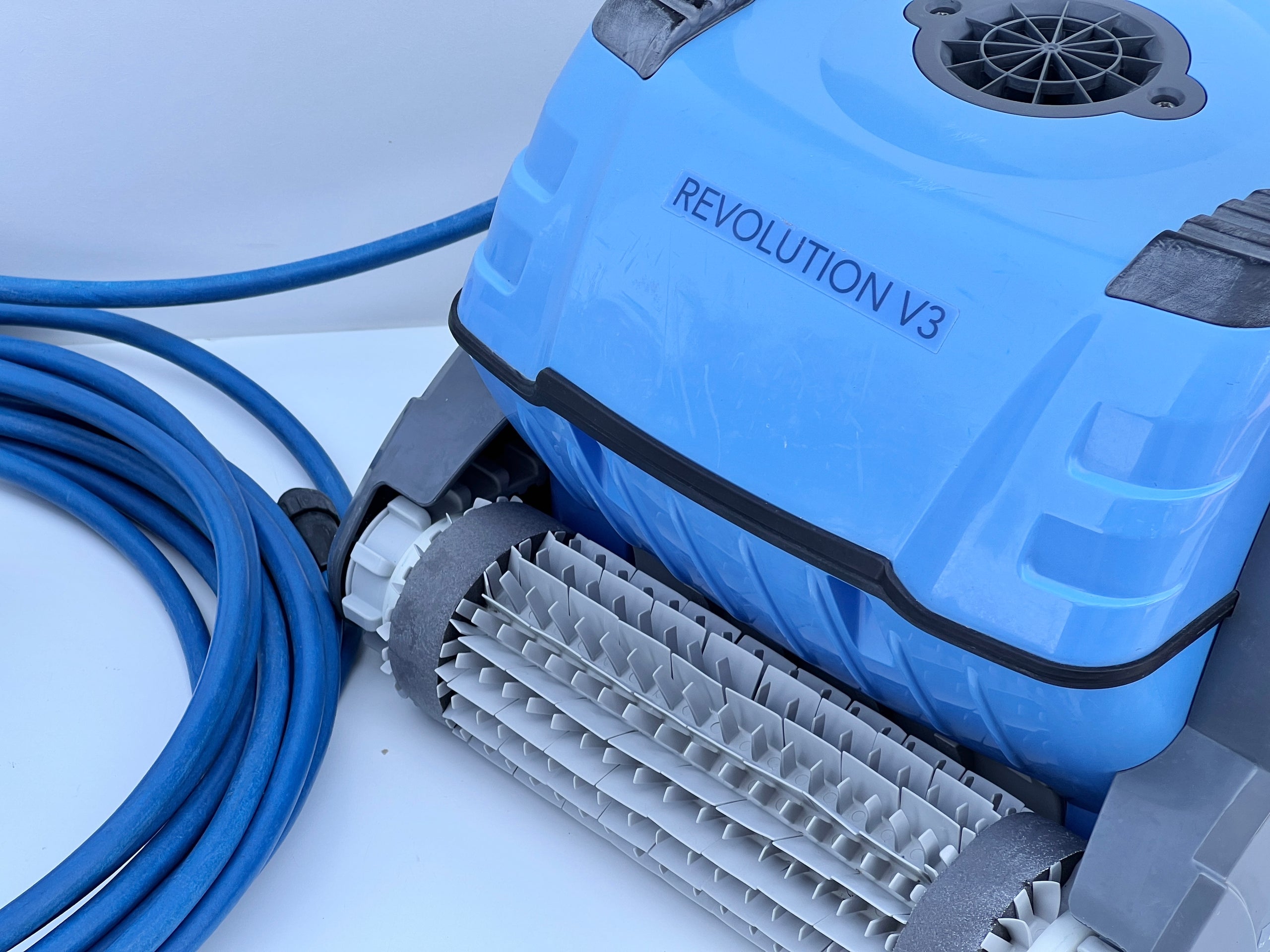 Robot de curățare pentru piscină Dolphin Revolution V3
