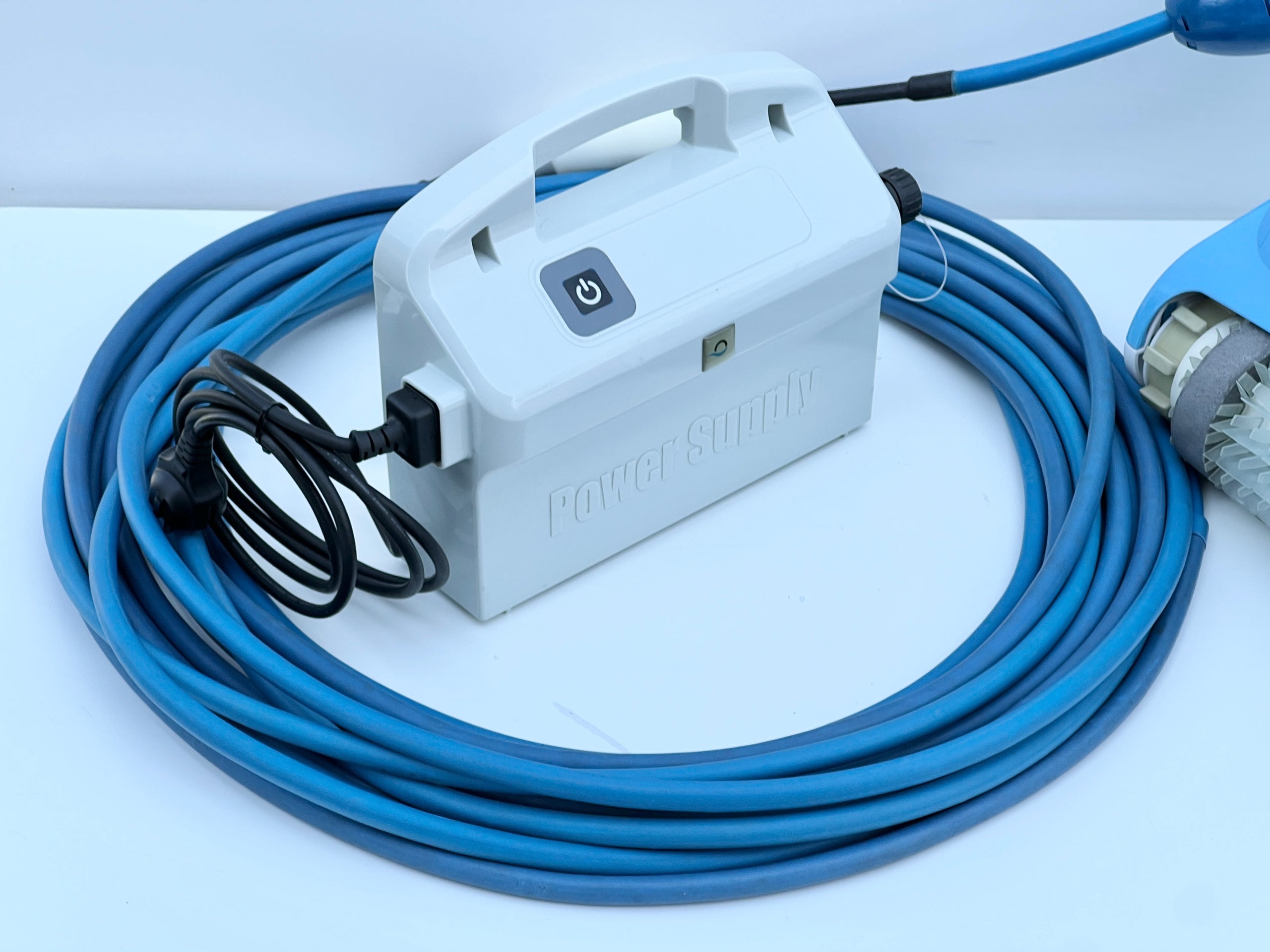 Robot de curățare pentru piscină Dolphin Revolution V1