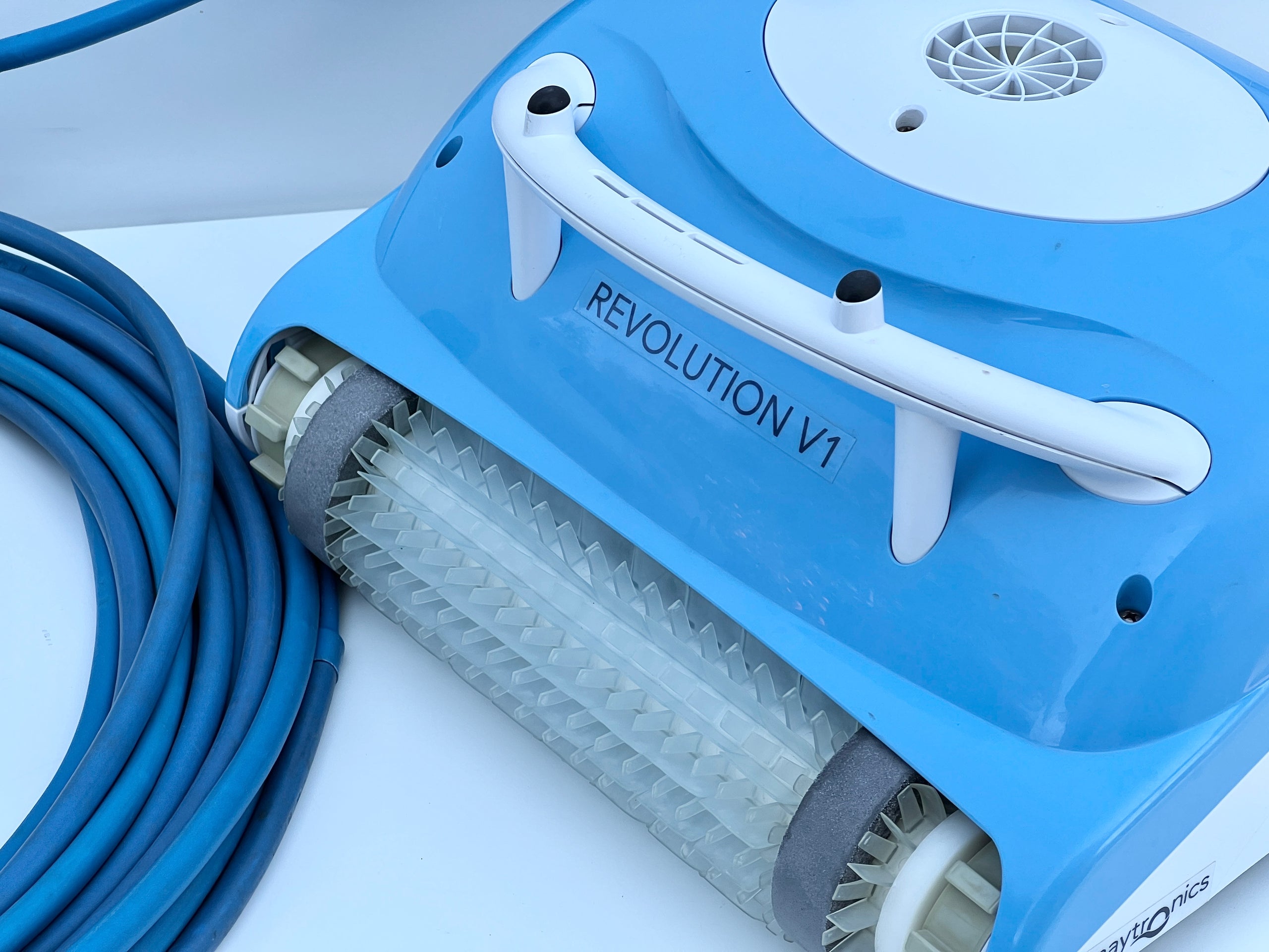 Robot de curățare pentru piscină Dolphin Revolution V1