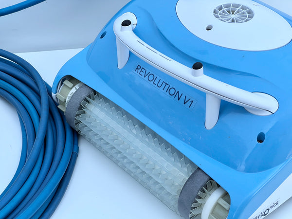 Robot de curățare pentru piscină Dolphin Revolution V1