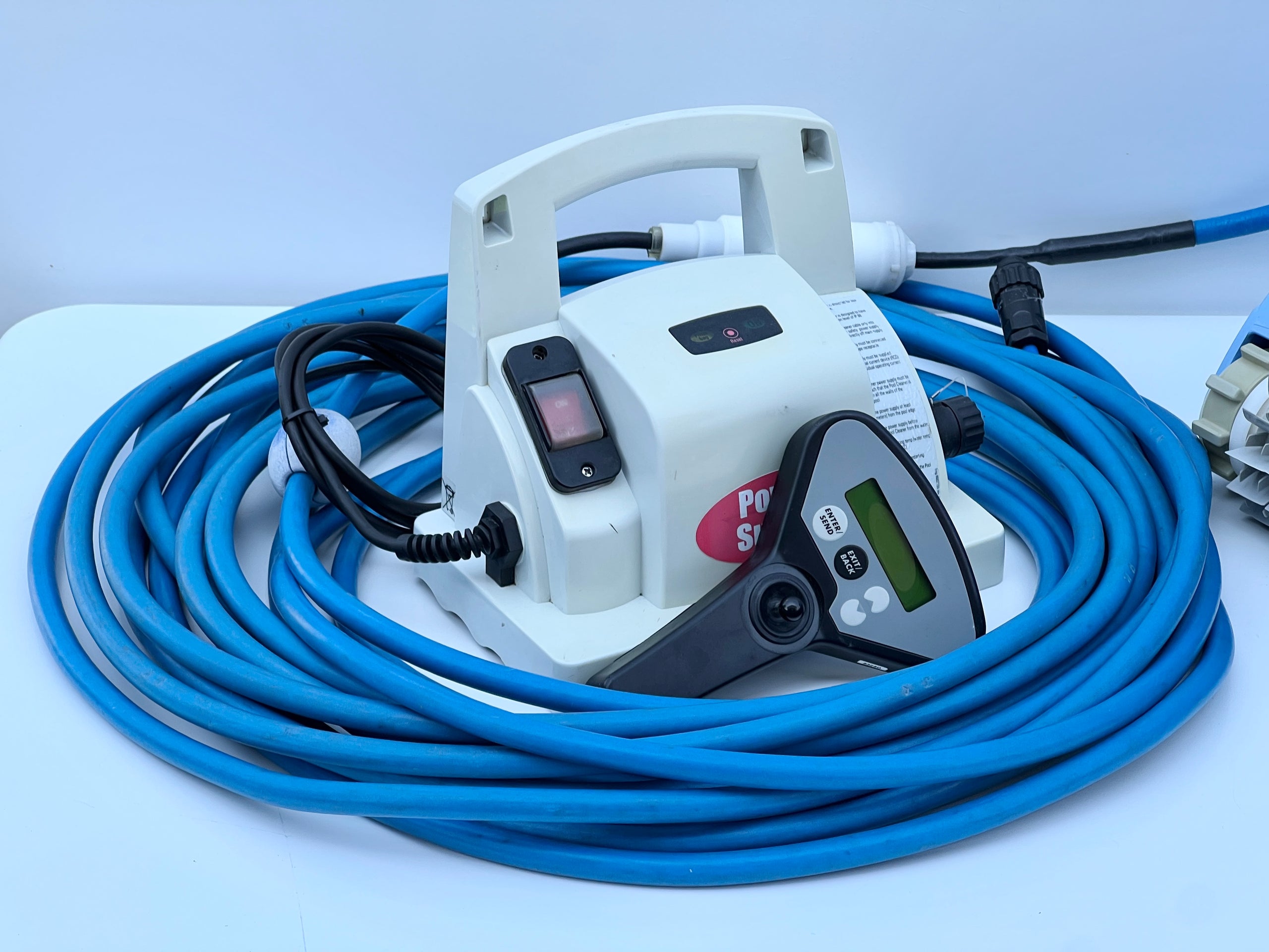 Robot de curățare pentru piscină Dolphin Dynamic Plus