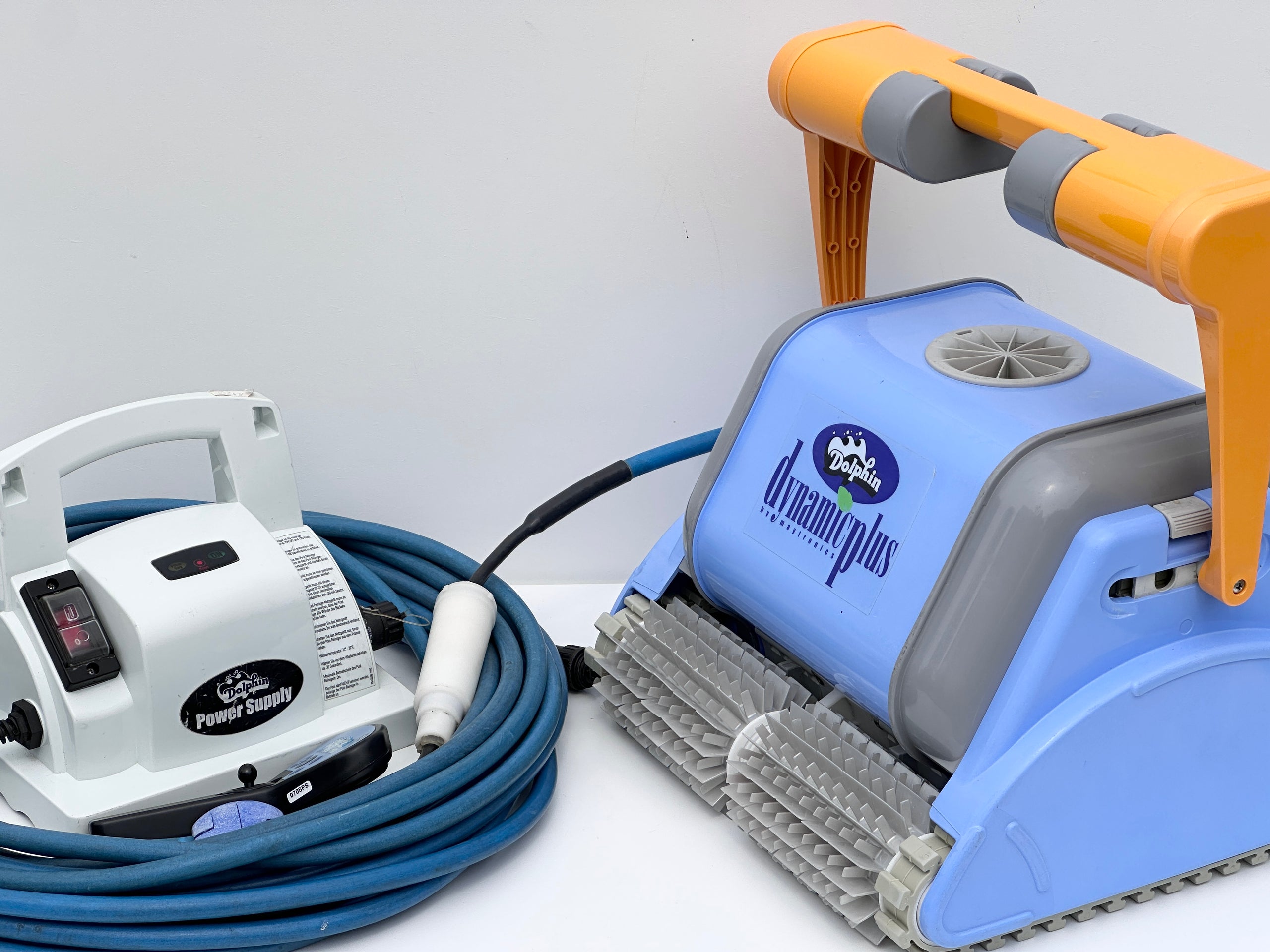 Robot de curățare pentru piscină Dolphin Dynamic Plus (PROX2 - Ciclu 6 Ore)