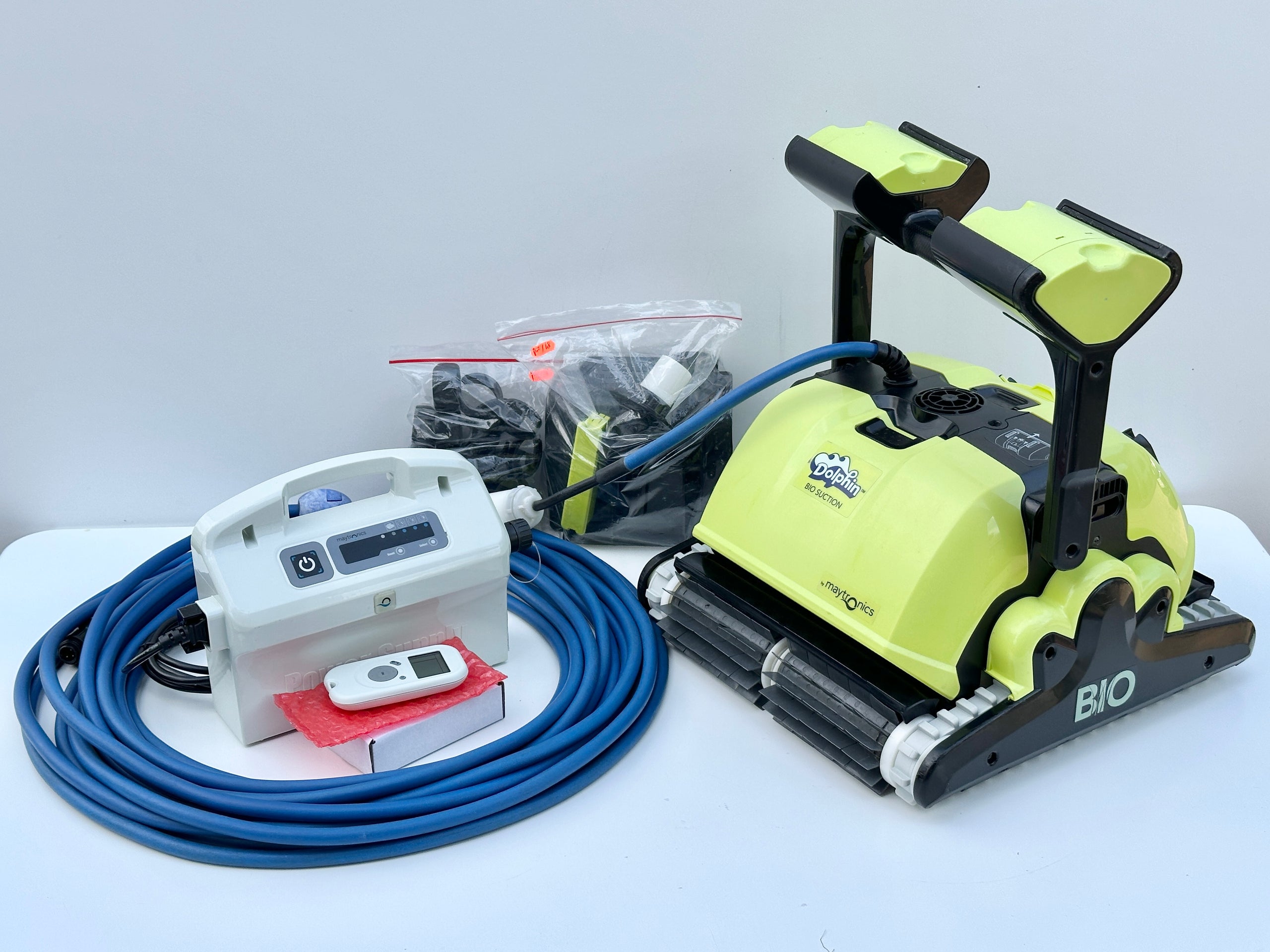 Robot de curățare pentru piscină Dolphin BIO Suction (Complet cu Accesorii BIO)