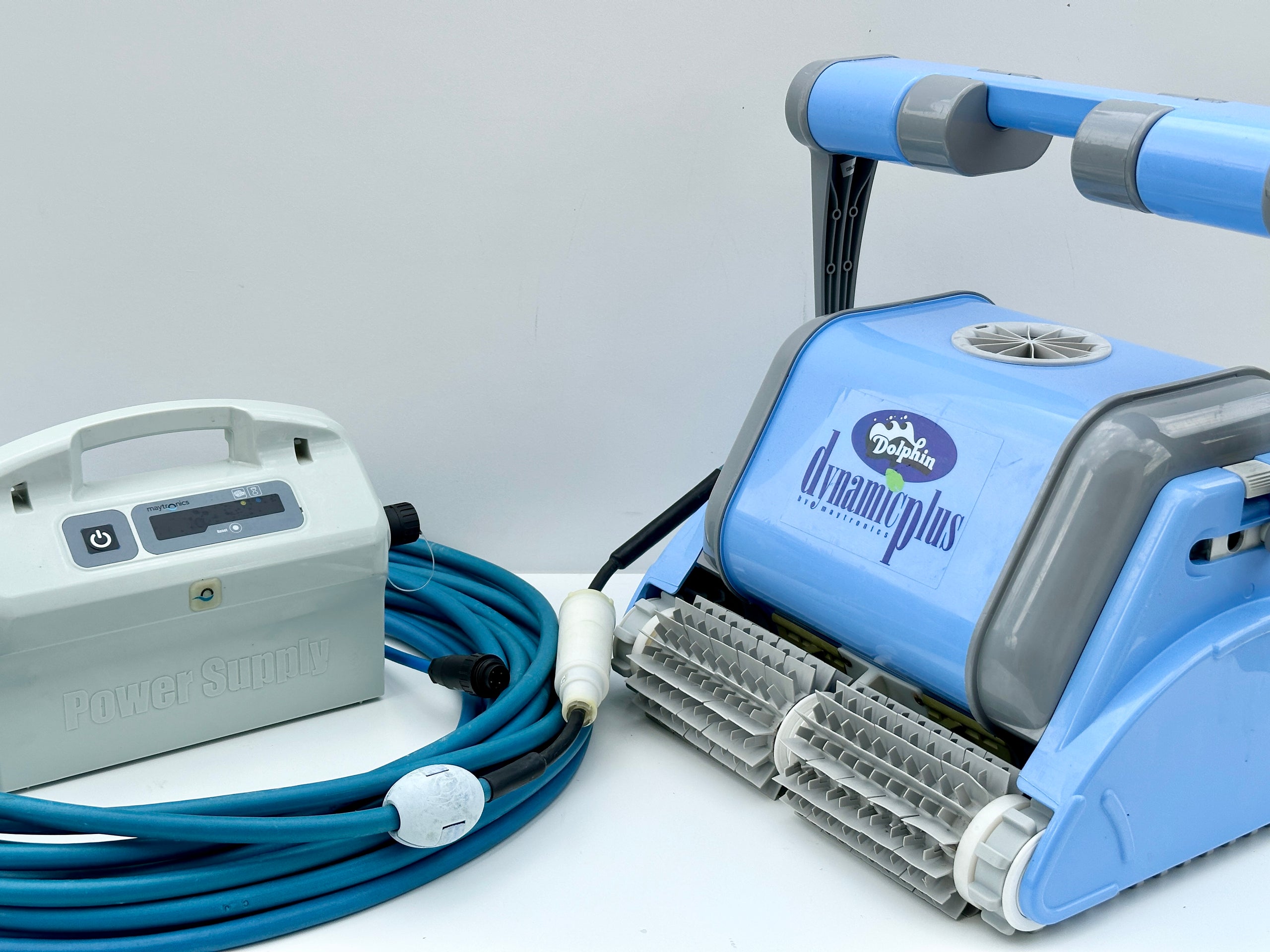 Robot de curățare pentru piscină Dolphin Dynamic Plus