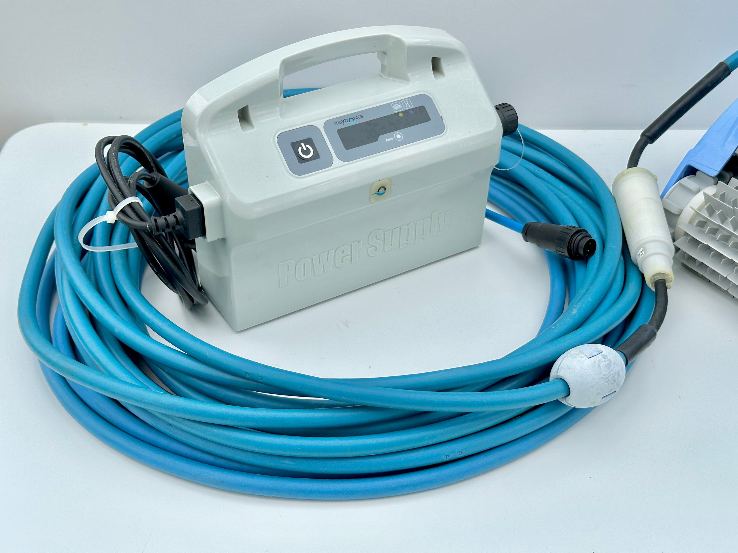 Robot de curățare pentru piscină Dolphin Dynamic Plus