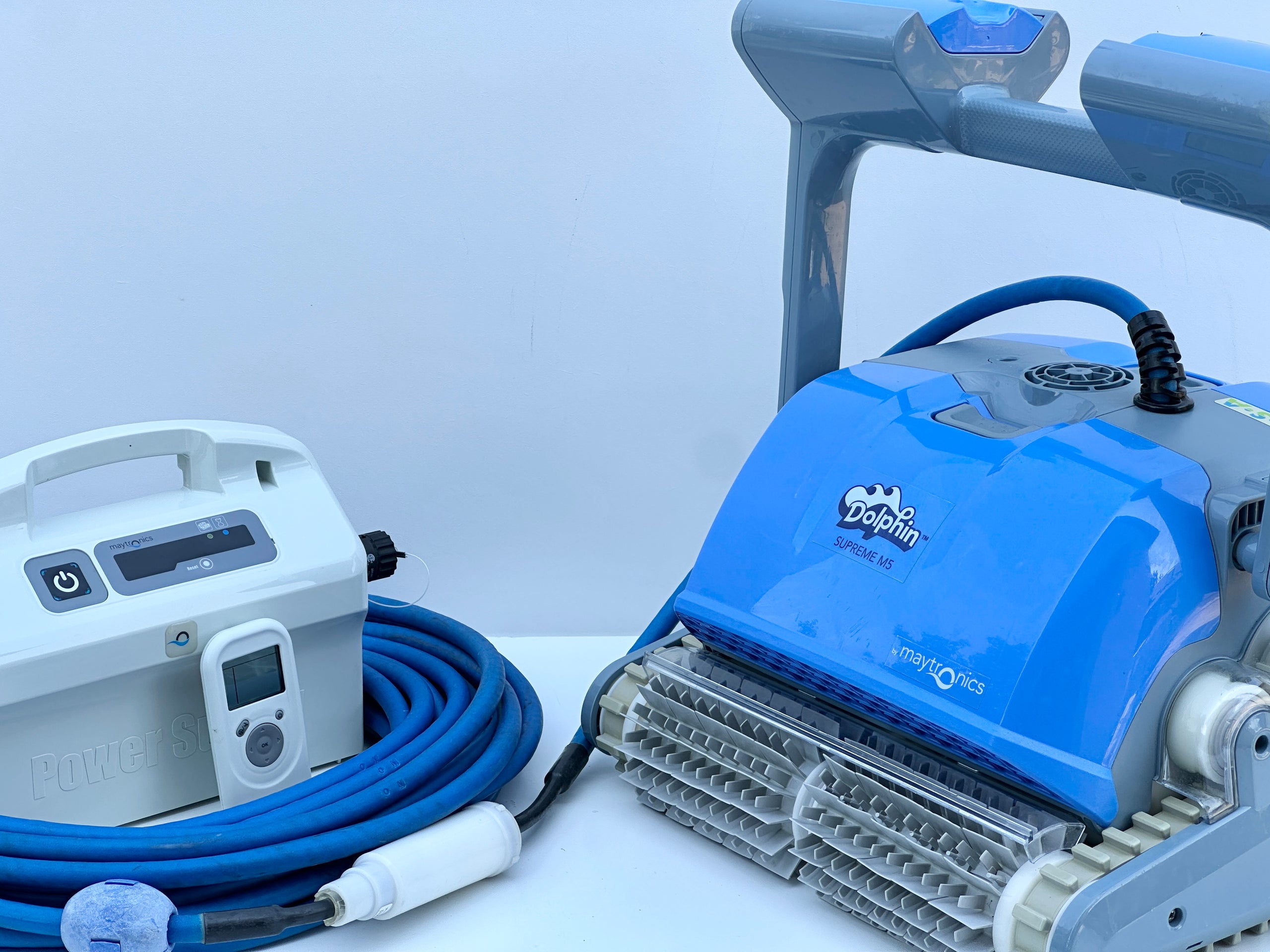 Robot de curățare pentru piscină Dolphin Supreme M5
