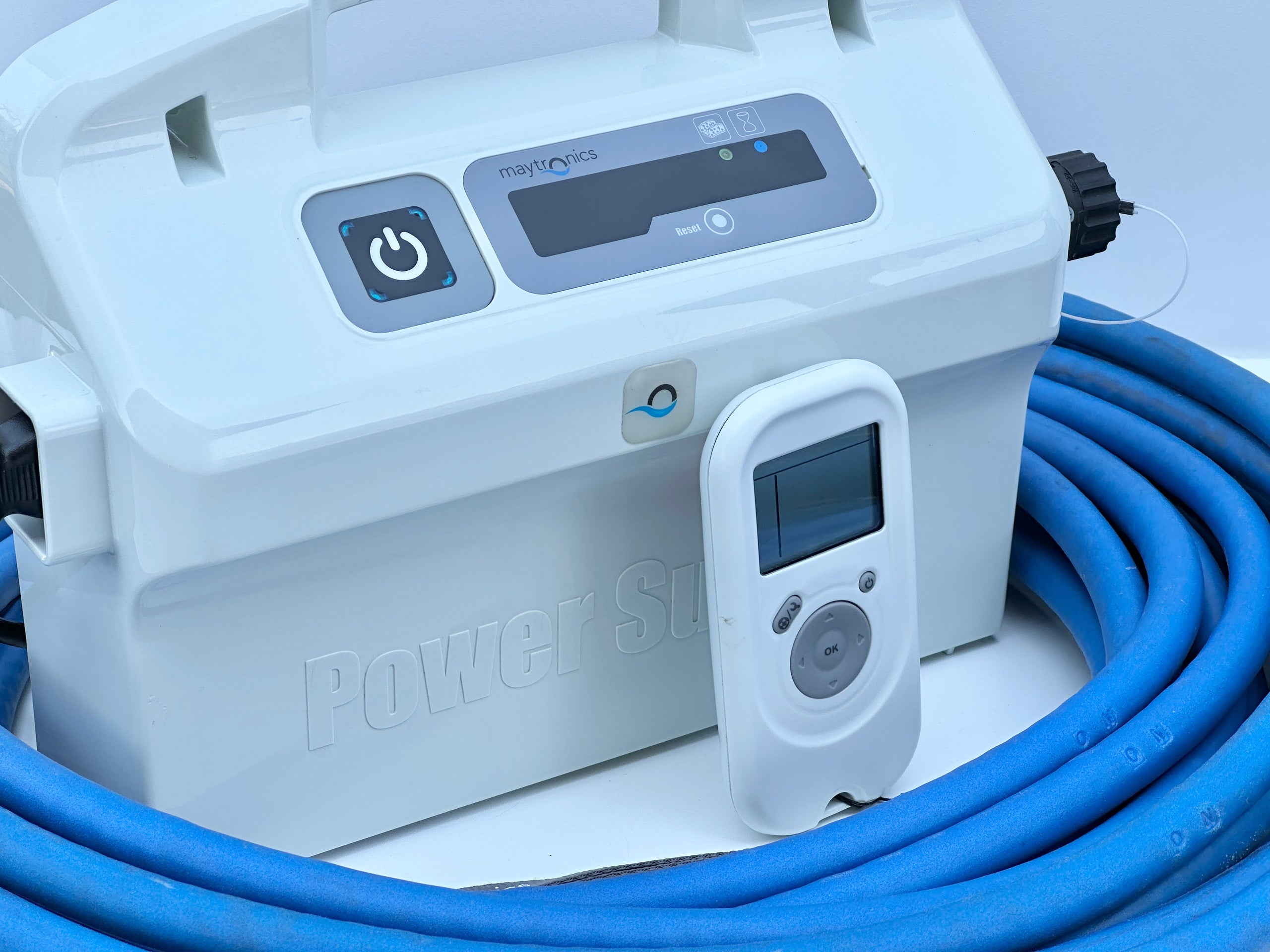 Robot de curățare pentru piscină Dolphin Supreme M5
