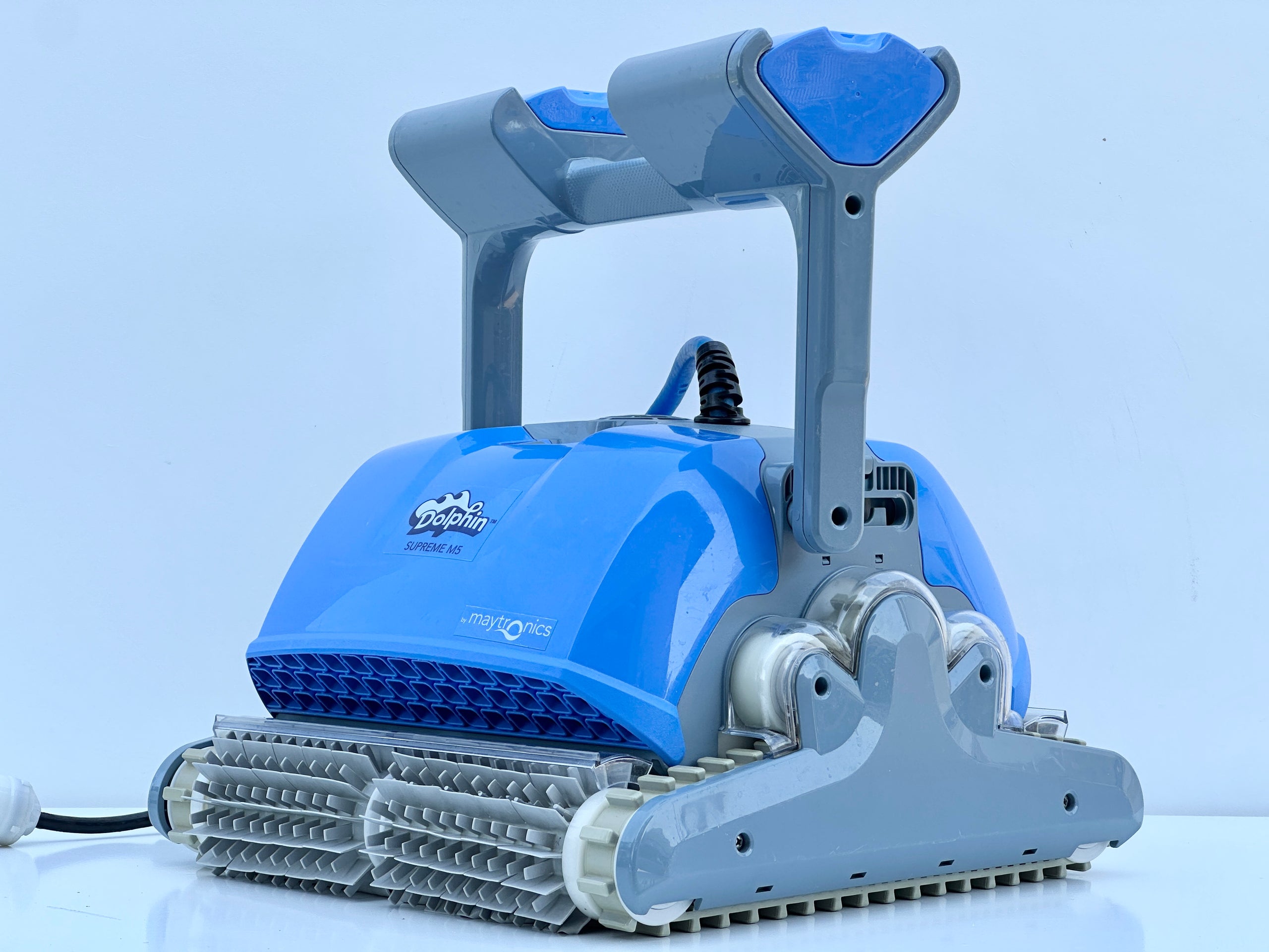 Robot de curățare pentru piscină Dolphin Supreme M5