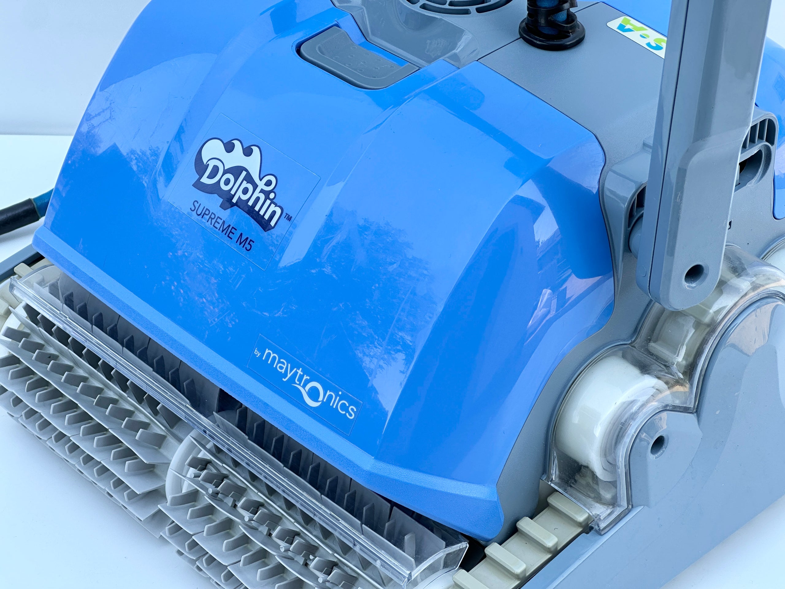 Robot de curățare pentru piscină Dolphin Supreme M5