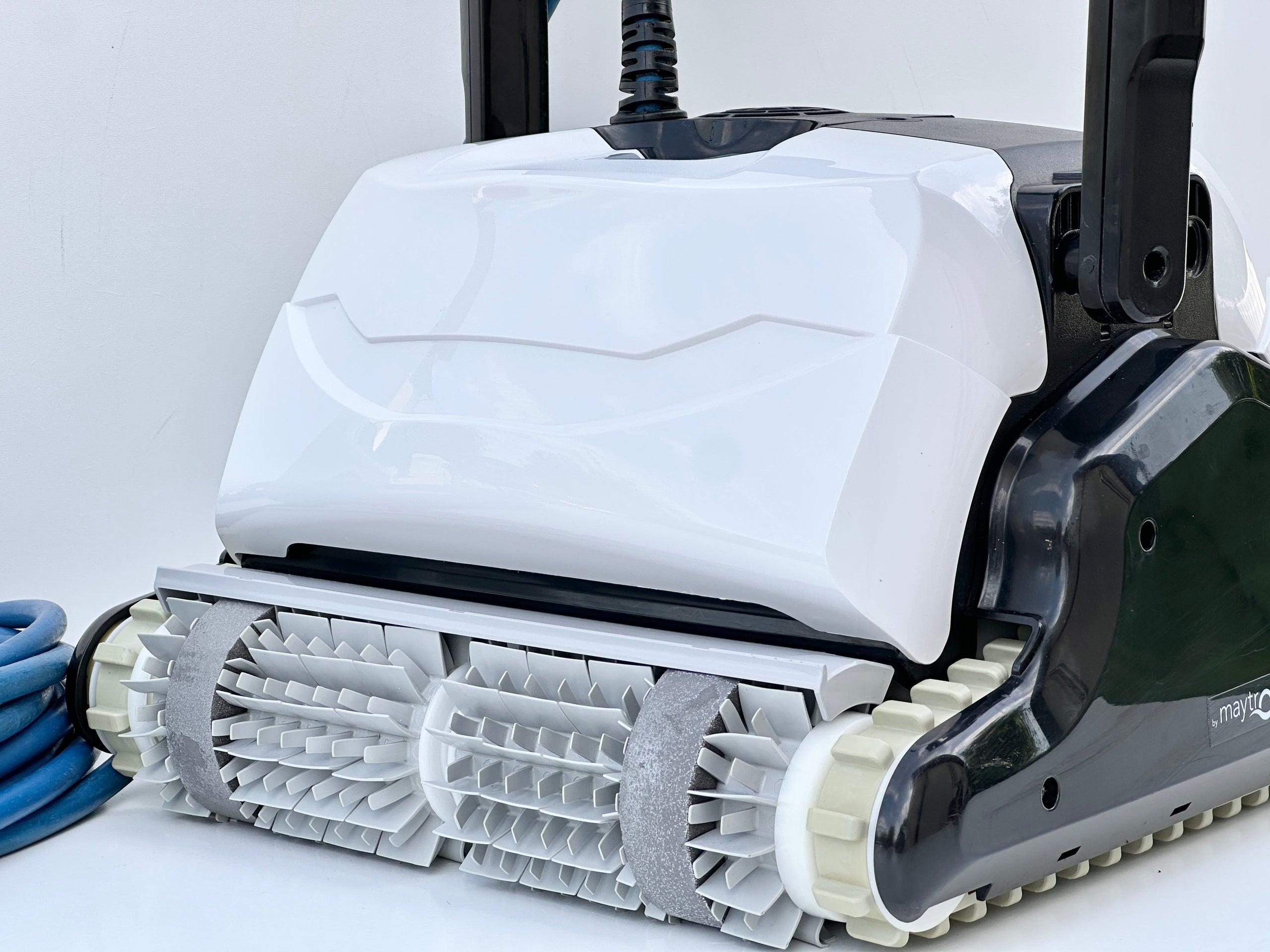Robot de curățare pentru piscină Dolphin Maytronics PS50