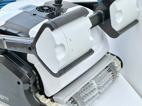 Robot de curățare pentru piscină Dolphin Maytronics PS50