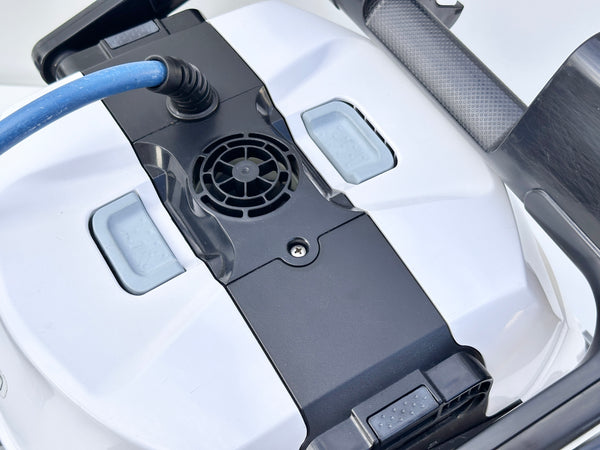 Robot de curățare pentru piscină Dolphin Maytronics PS60 Wi-Fi IoT