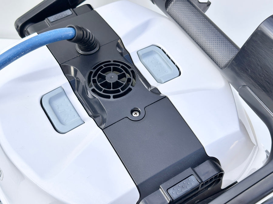 Robot de curățare pentru piscină Dolphin Maytronics PS60 Wi-Fi IoT