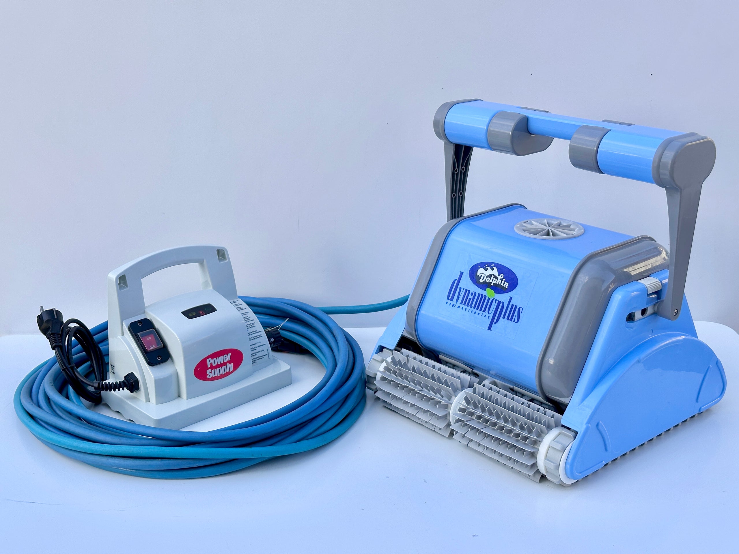 Robot de curățare pentru piscină Dolphin Dynamic Plus