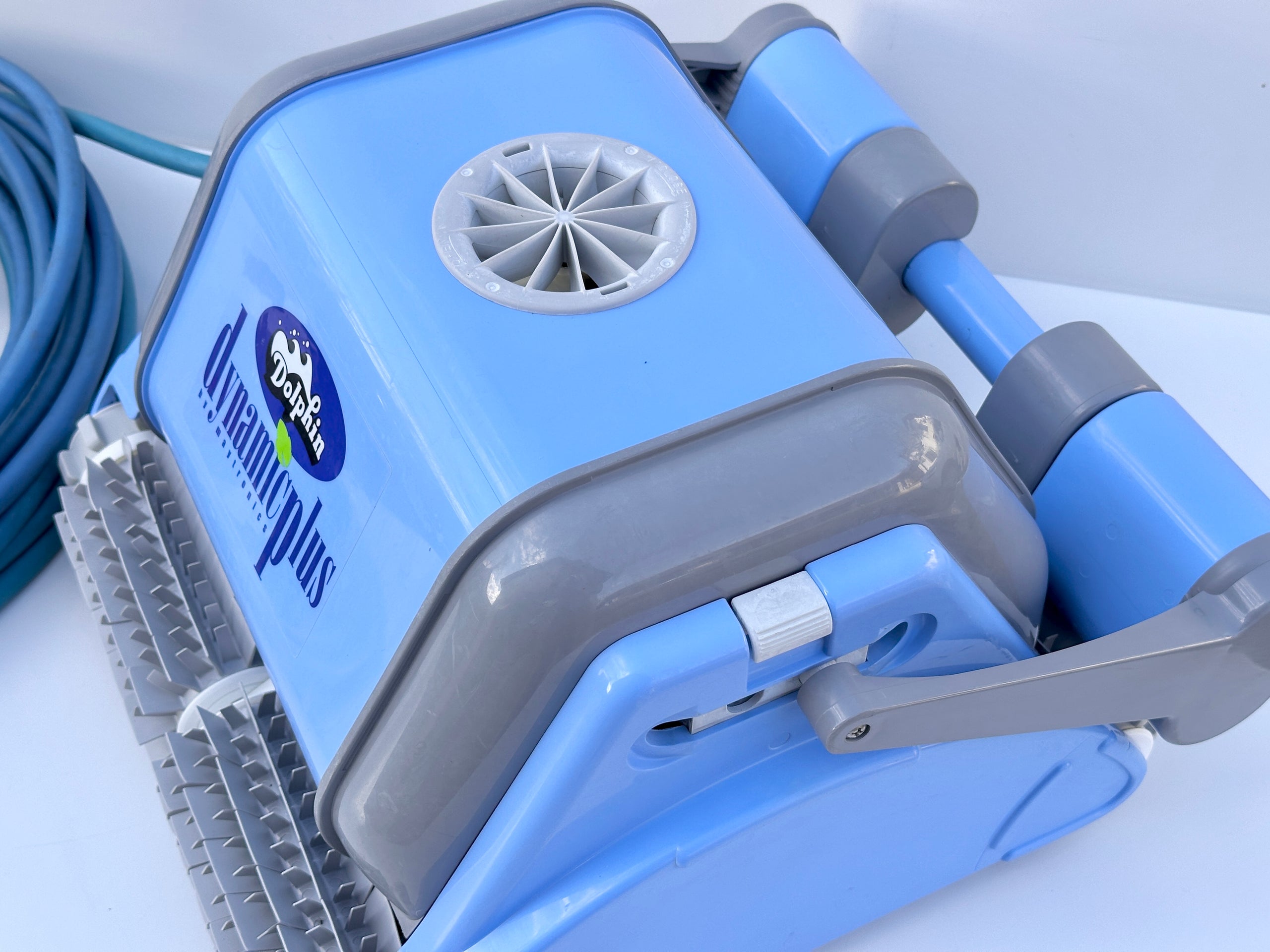 Robot de curățare pentru piscină Dolphin Dynamic Plus