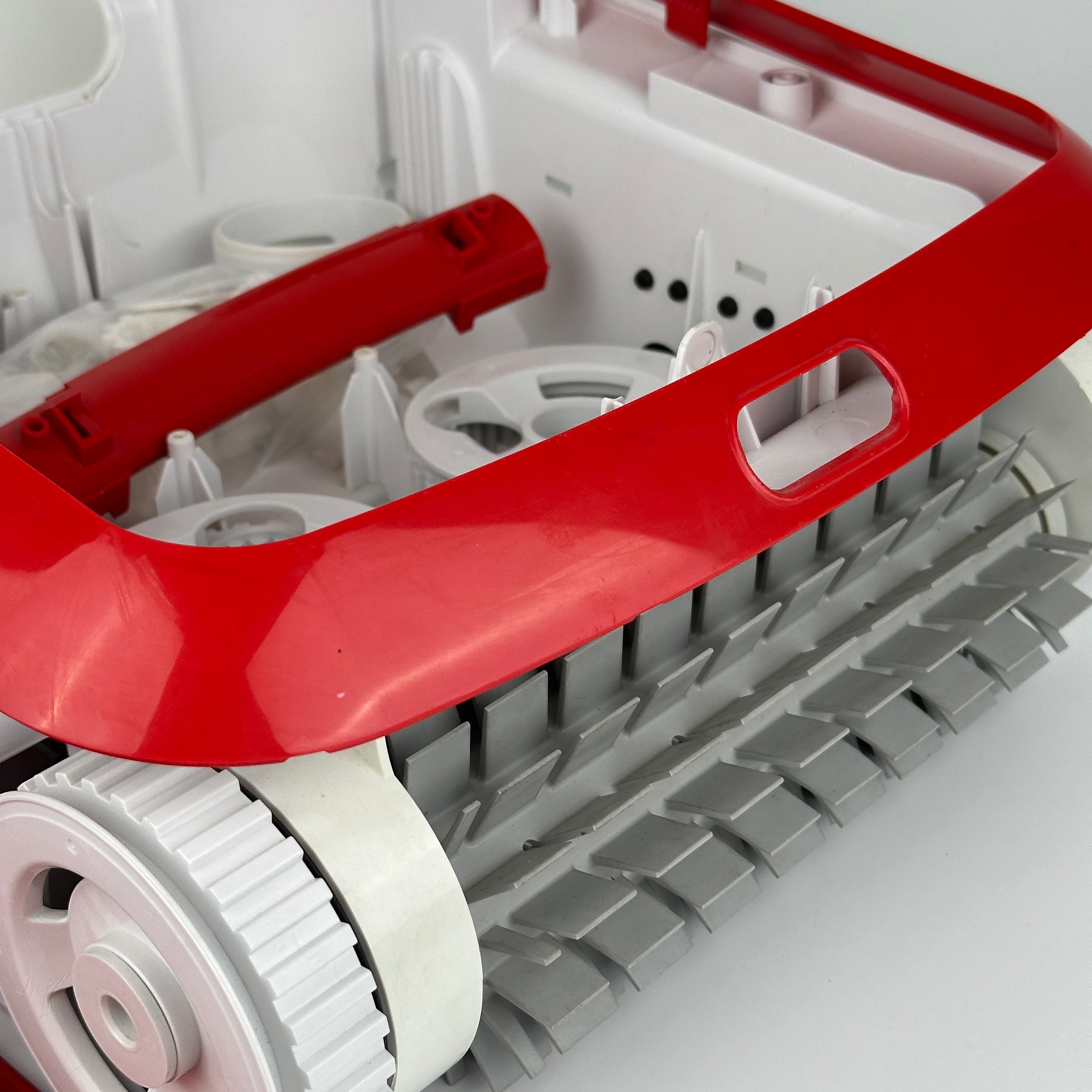 Carcasă + roți recondiționate pentru robot piscină Cosmy - Recondiționat