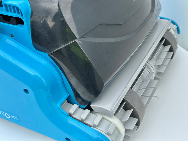 Robot curățare piscină Dolphin Maytronics F60