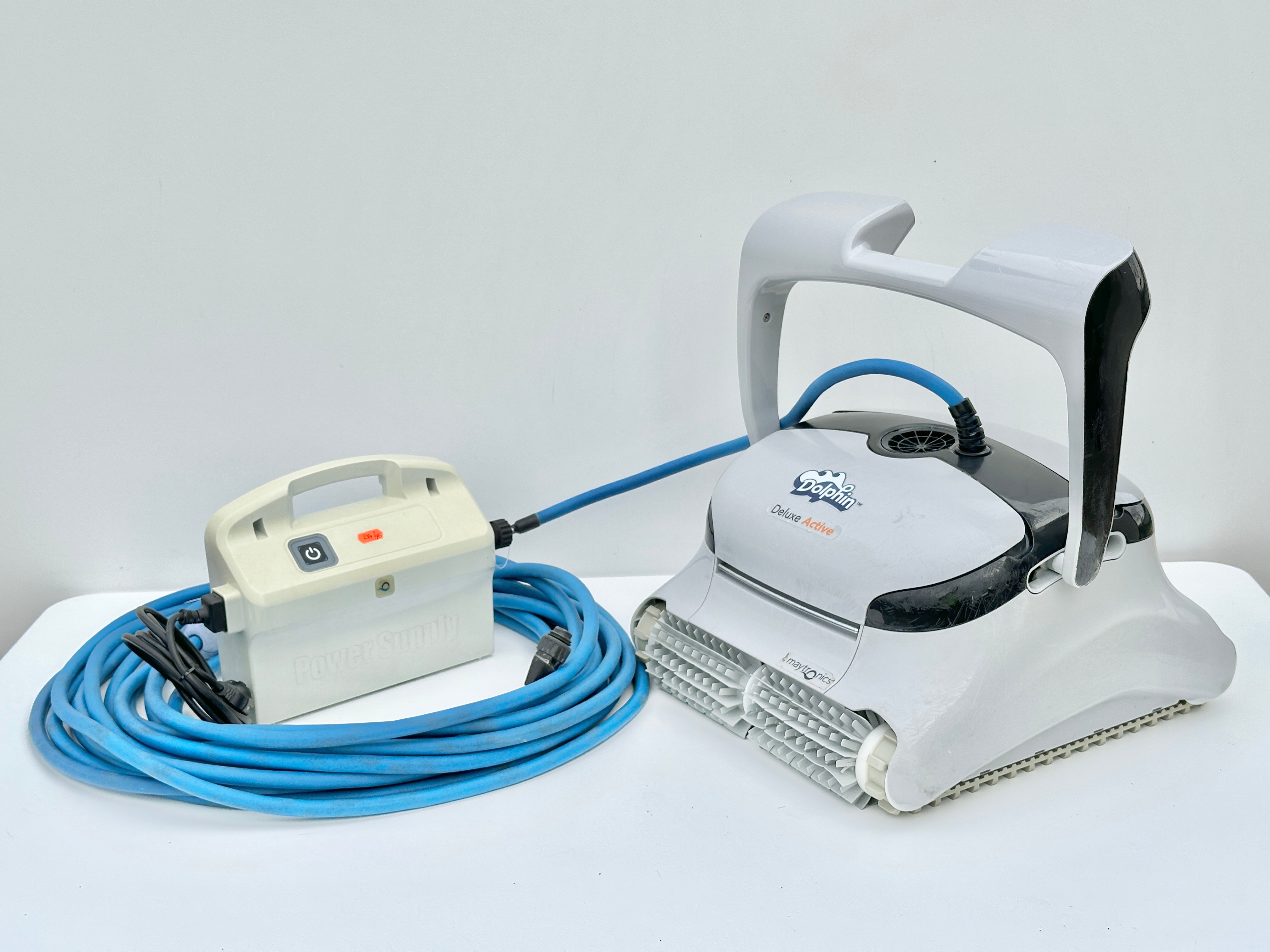 Robot curățare piscină Dolphin Maytronics Comfort Active
