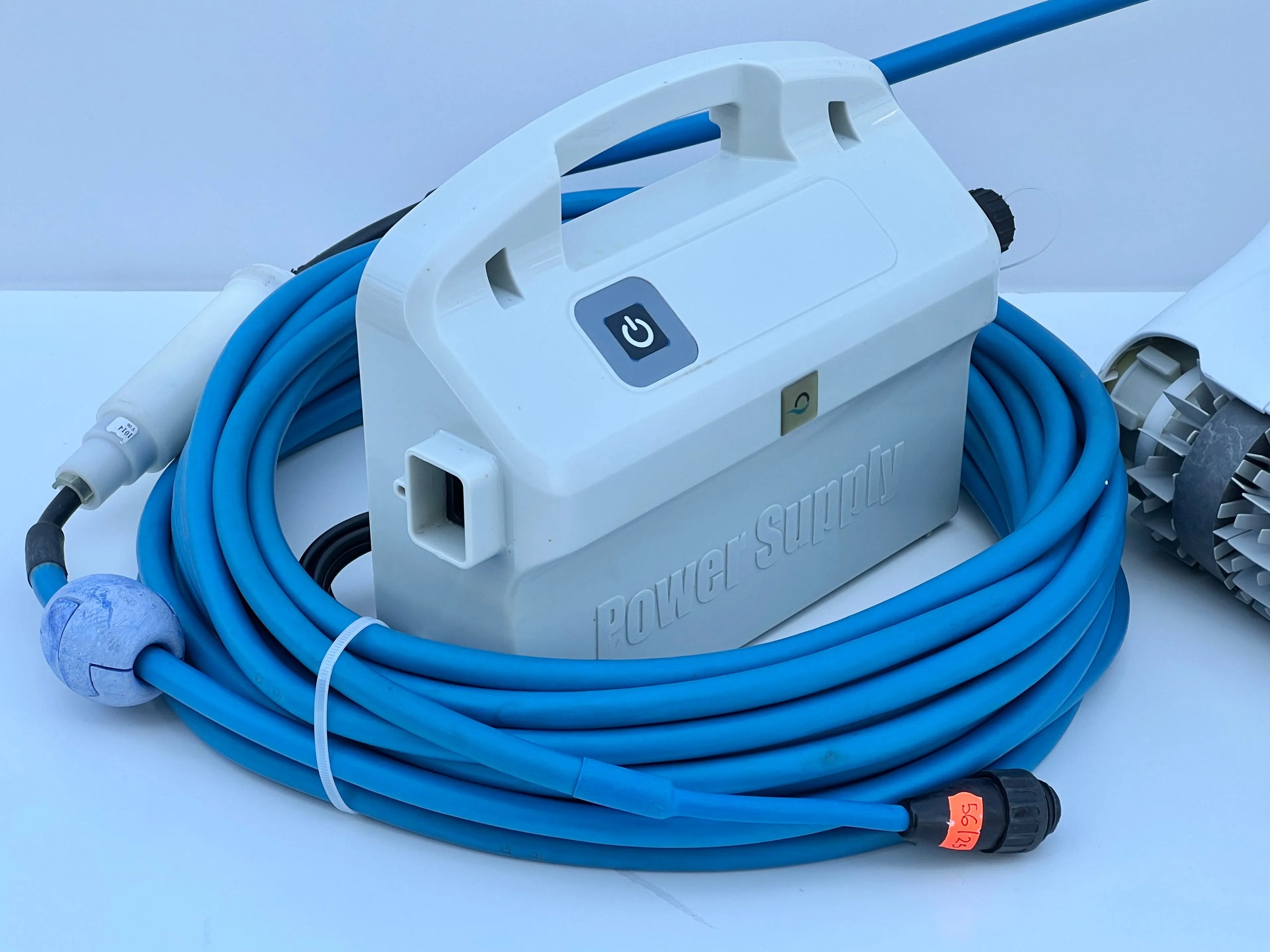 Robot de curățare pentru piscină Dolphin Marlin C