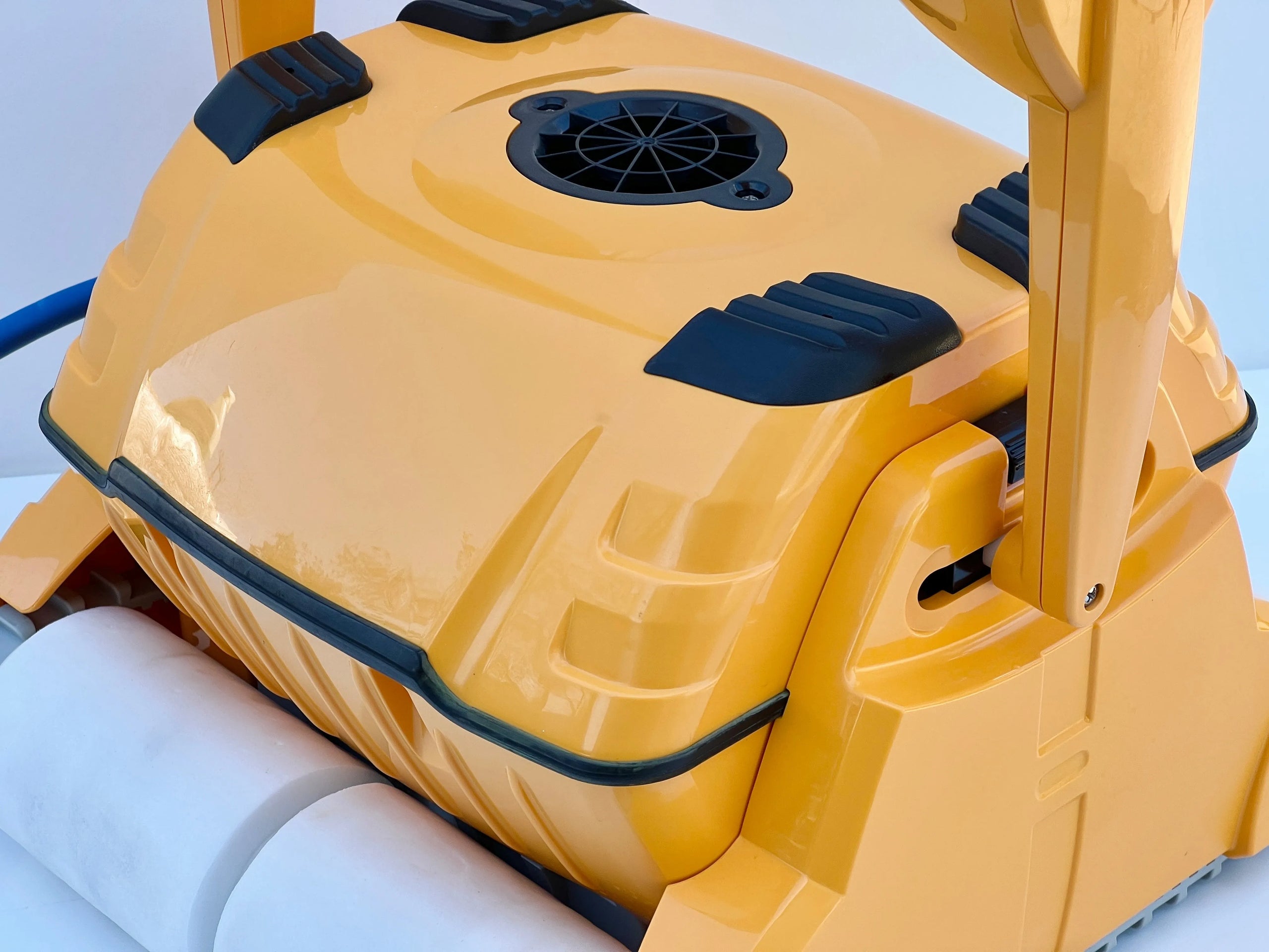 Robot de curățare pentru piscină Dolphin WAVE 100