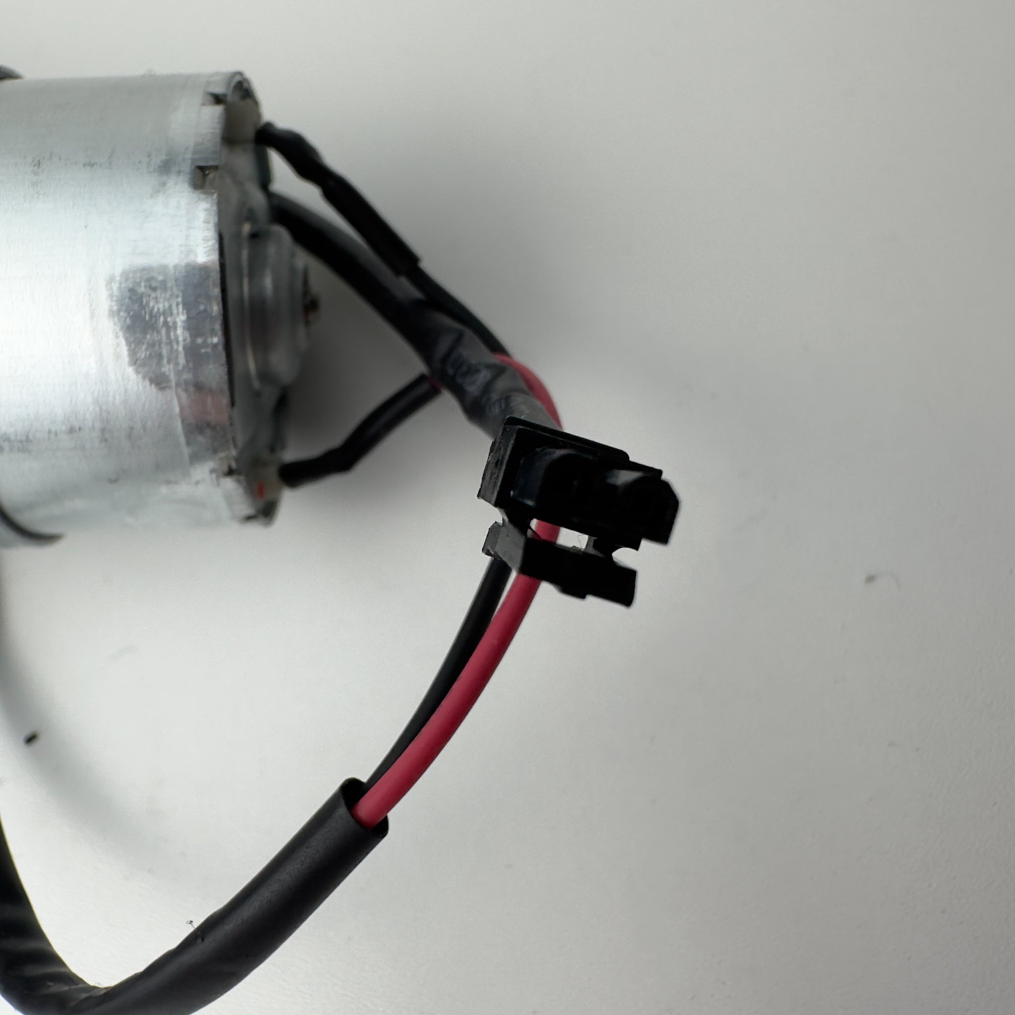 Motor tracțiune pentru robot de curățare piscină Dolphin Maytronics 5521259-1 - Recondiționat (Garanție 12 luni)