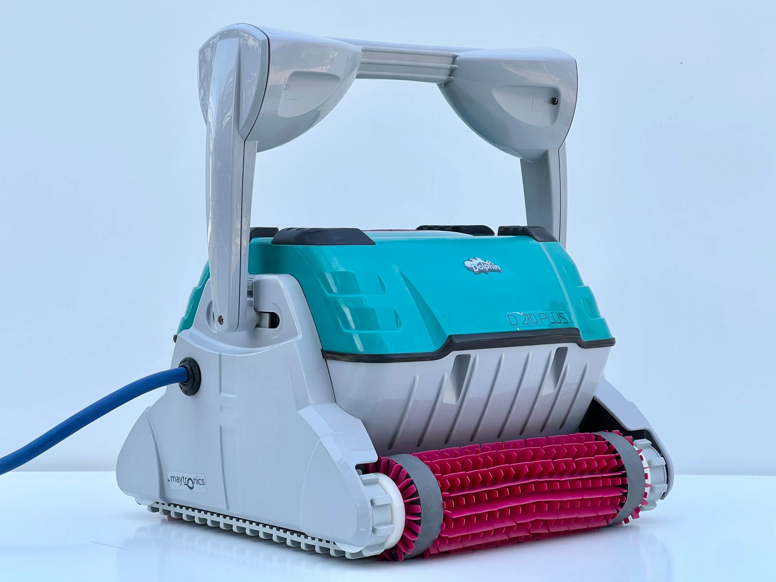 Robot de curățare pentru piscină Dolphin D210 PLUS