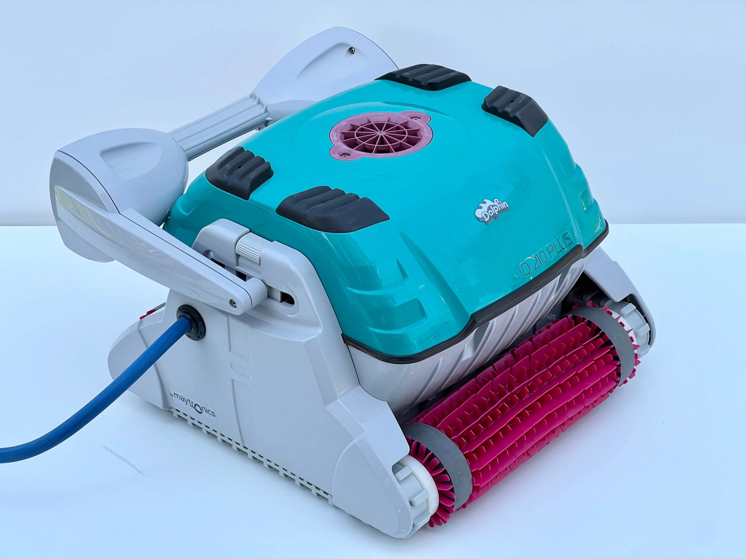 Robot de curățare pentru piscină Dolphin D210 PLUS