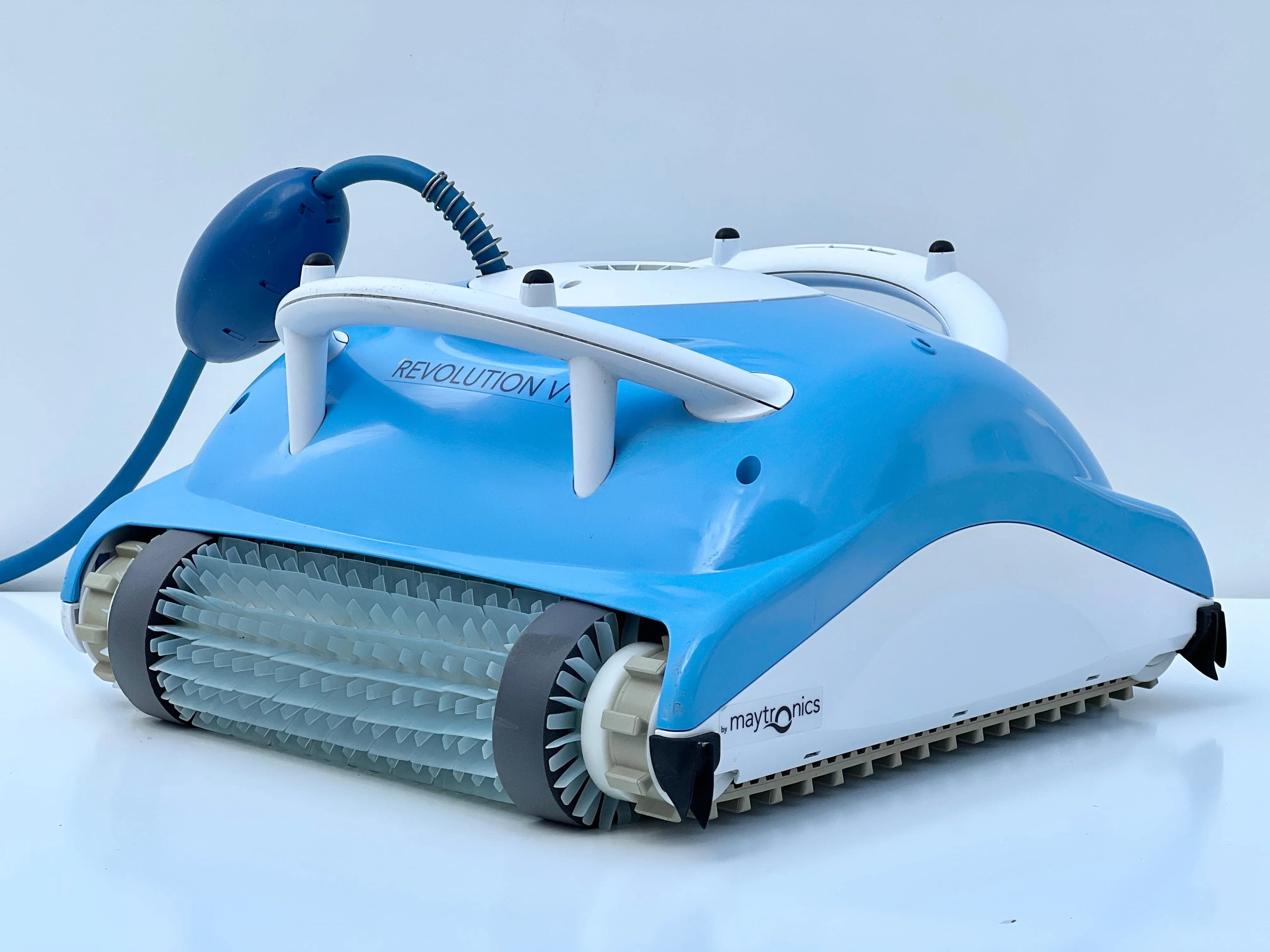 Robot de curățare pentru piscină Dolphin Revolution V1