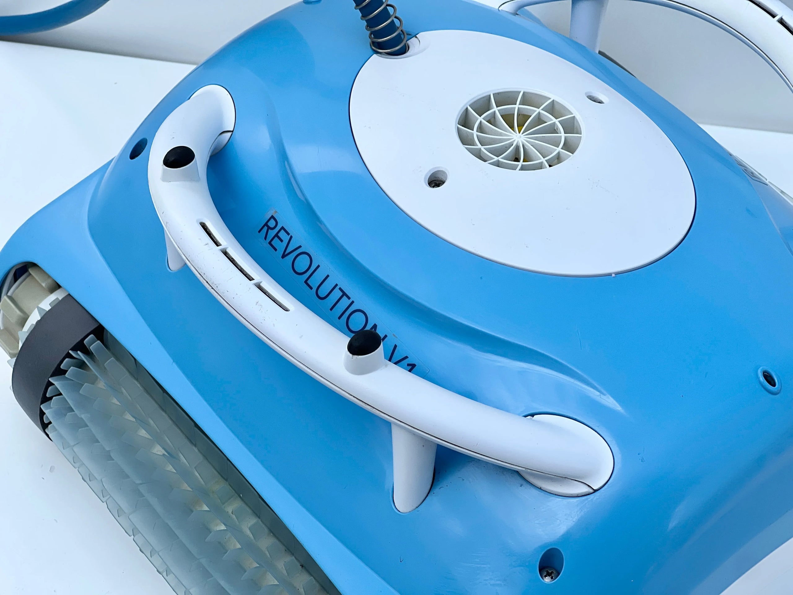 Robot de curățare pentru piscină Dolphin Revolution V1