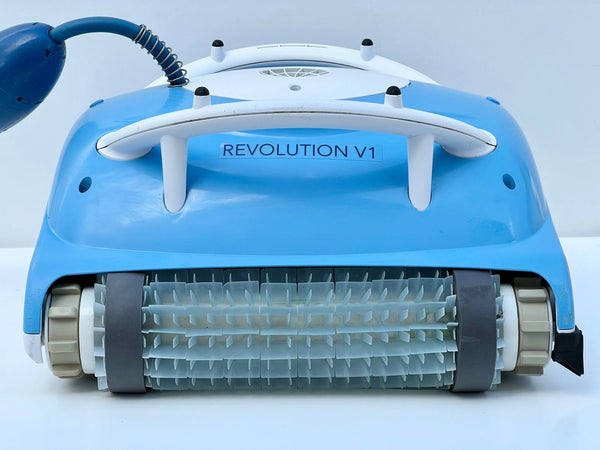 Robot de curățare pentru piscină Dolphin Revolution V1