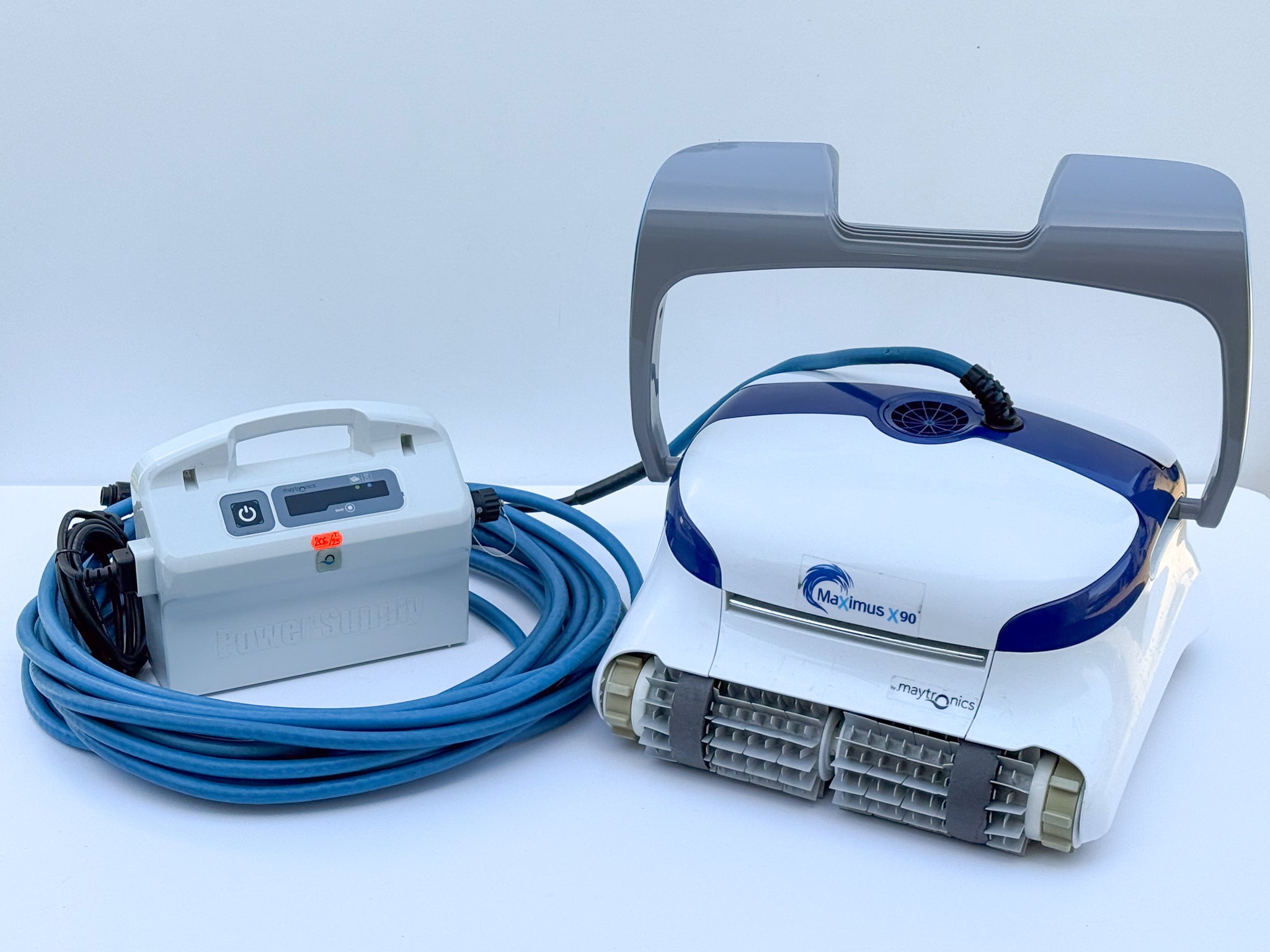 Robot curățare piscină Dolphin Maytronics Maximus X90