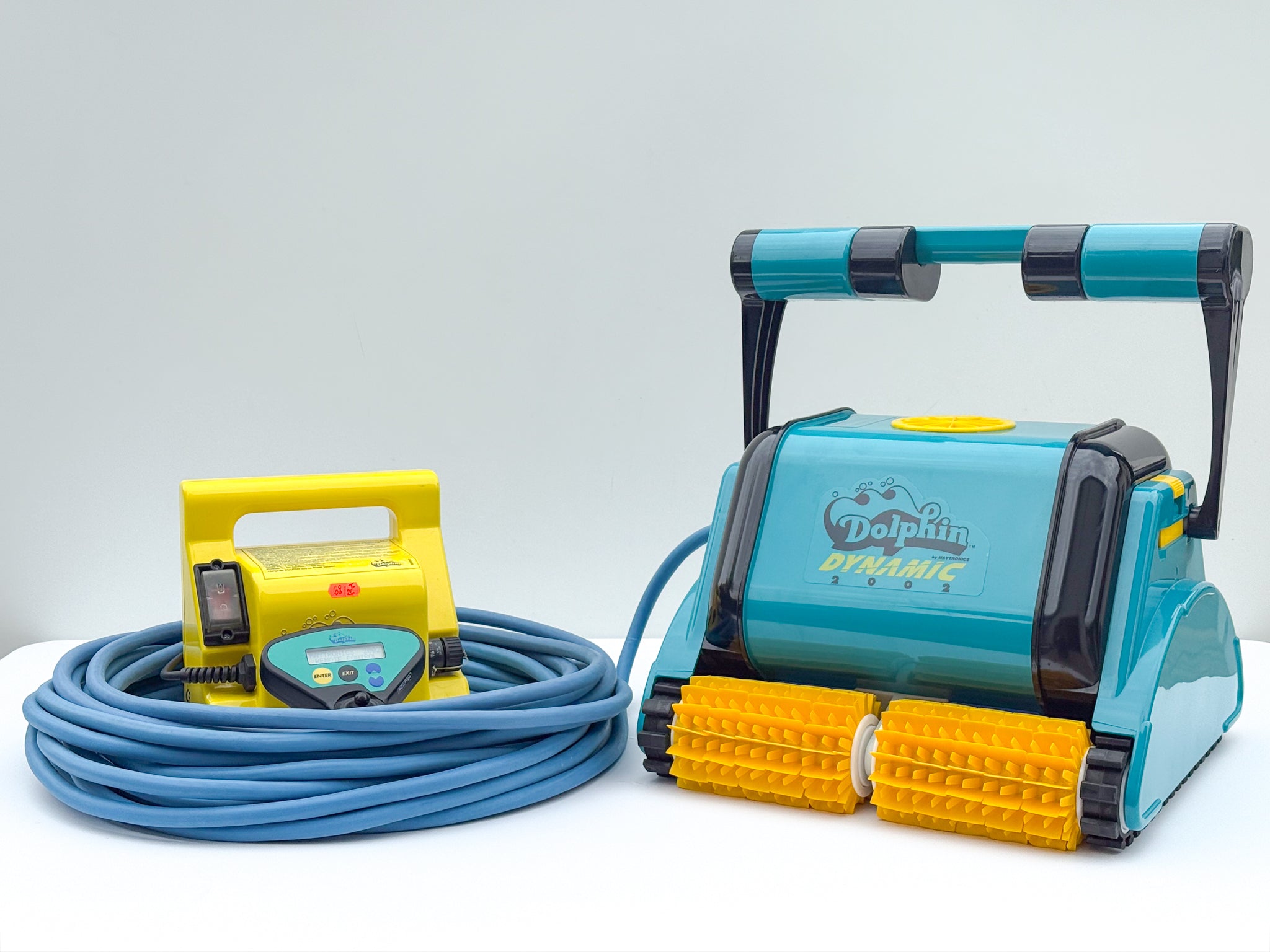 Robot curățare piscină Dolphin Dynamic 2002