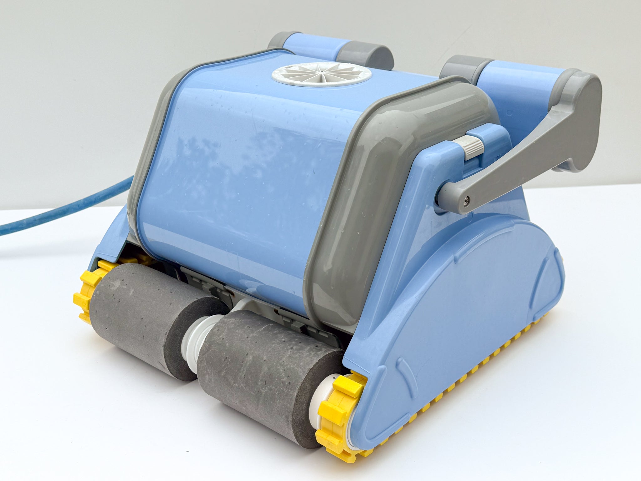 Robot de curățare pentru piscină Dolphin Dynamic Plus