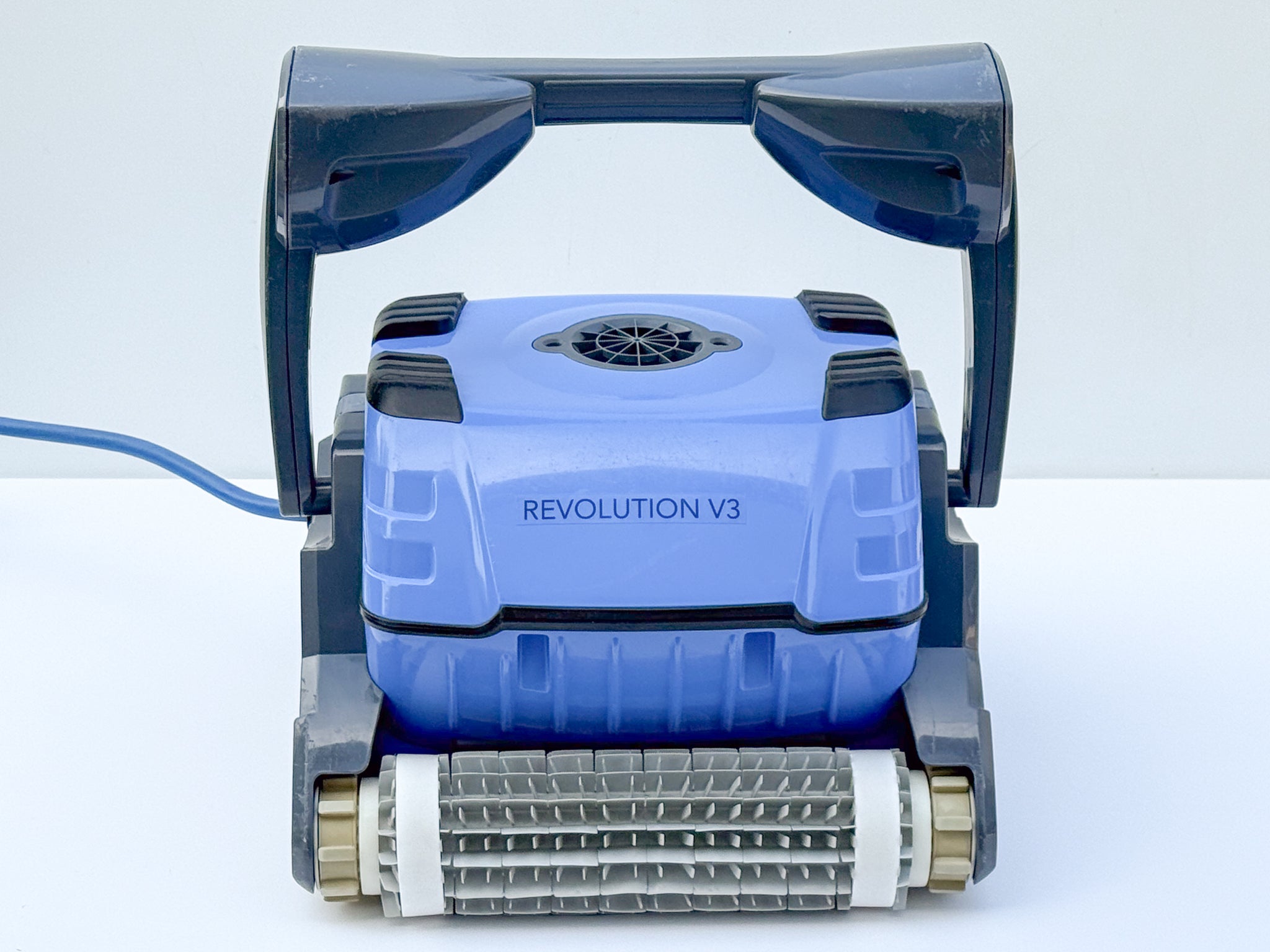 Robot curățare piscină Dolphin Revolution V3