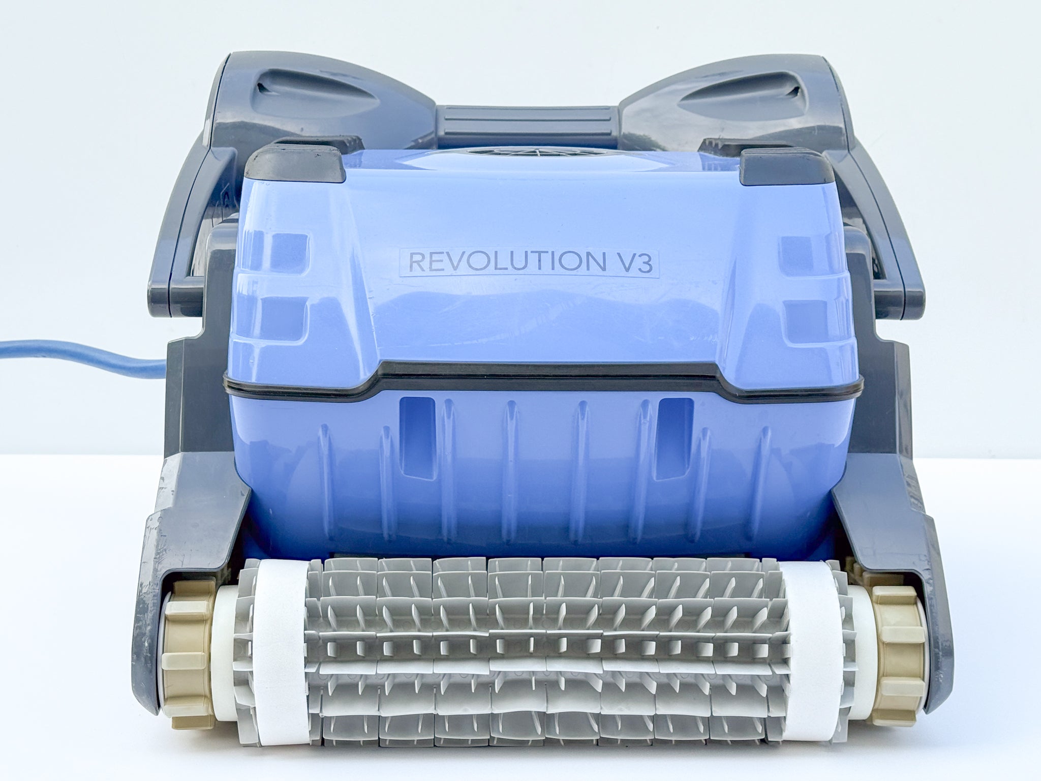 Robot curățare piscină Dolphin Revolution V3