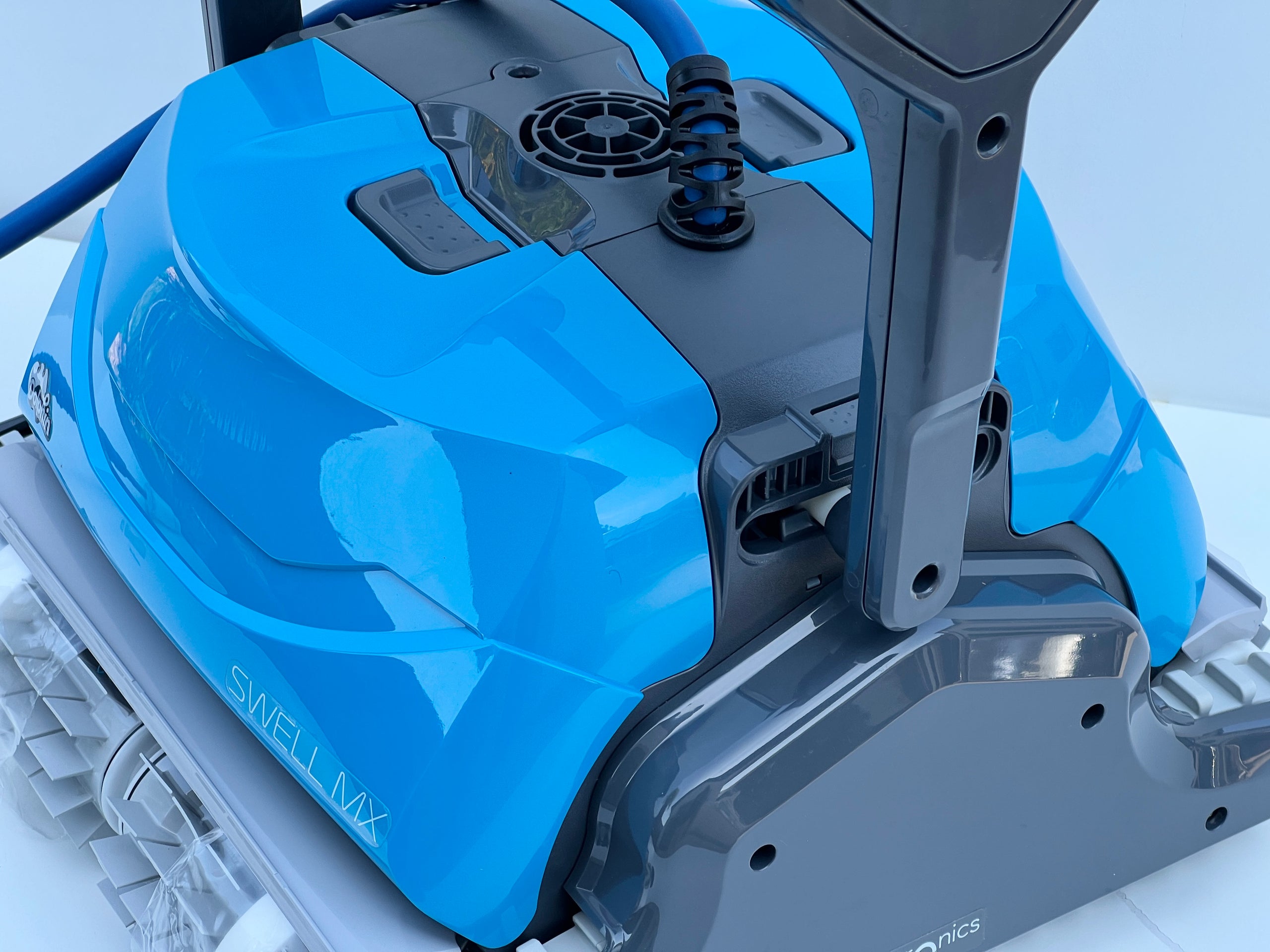 Robot de curățare pentru piscină Dolphin Swell MX Wifi Iot (M500)
