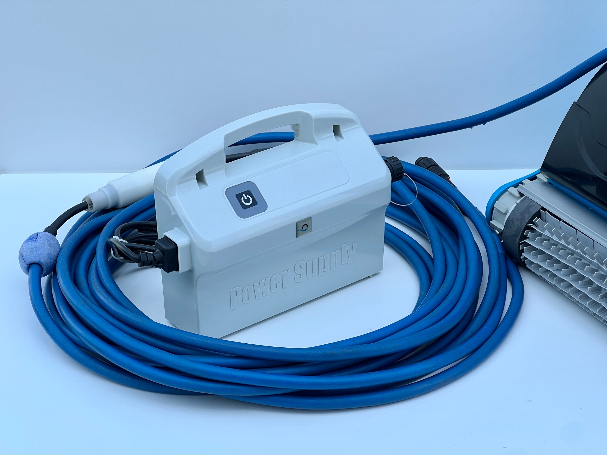 Robot de curățare pentru piscină Dolphin Maytronics F40