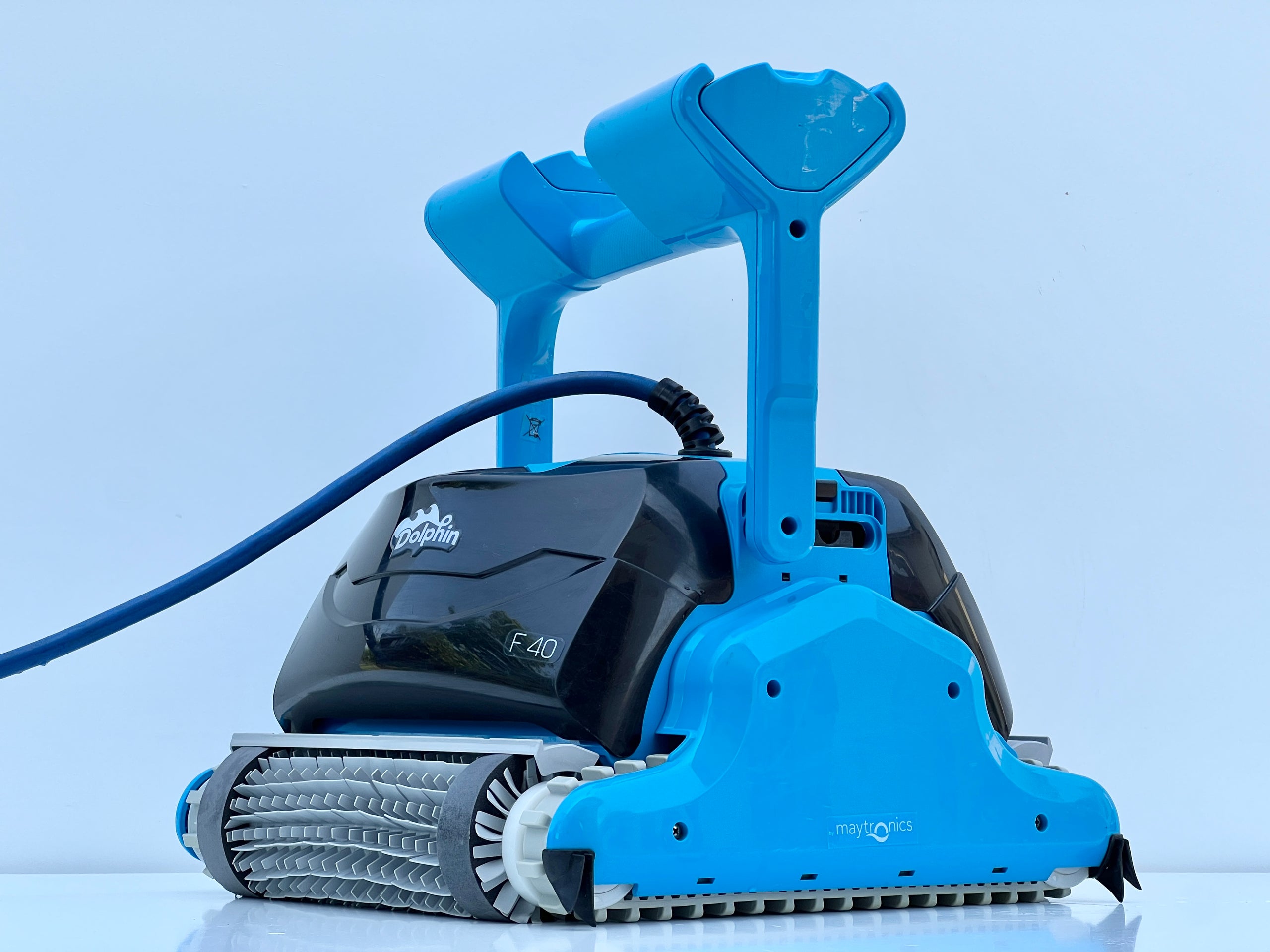Robot de curățare pentru piscină Dolphin Maytronics F40