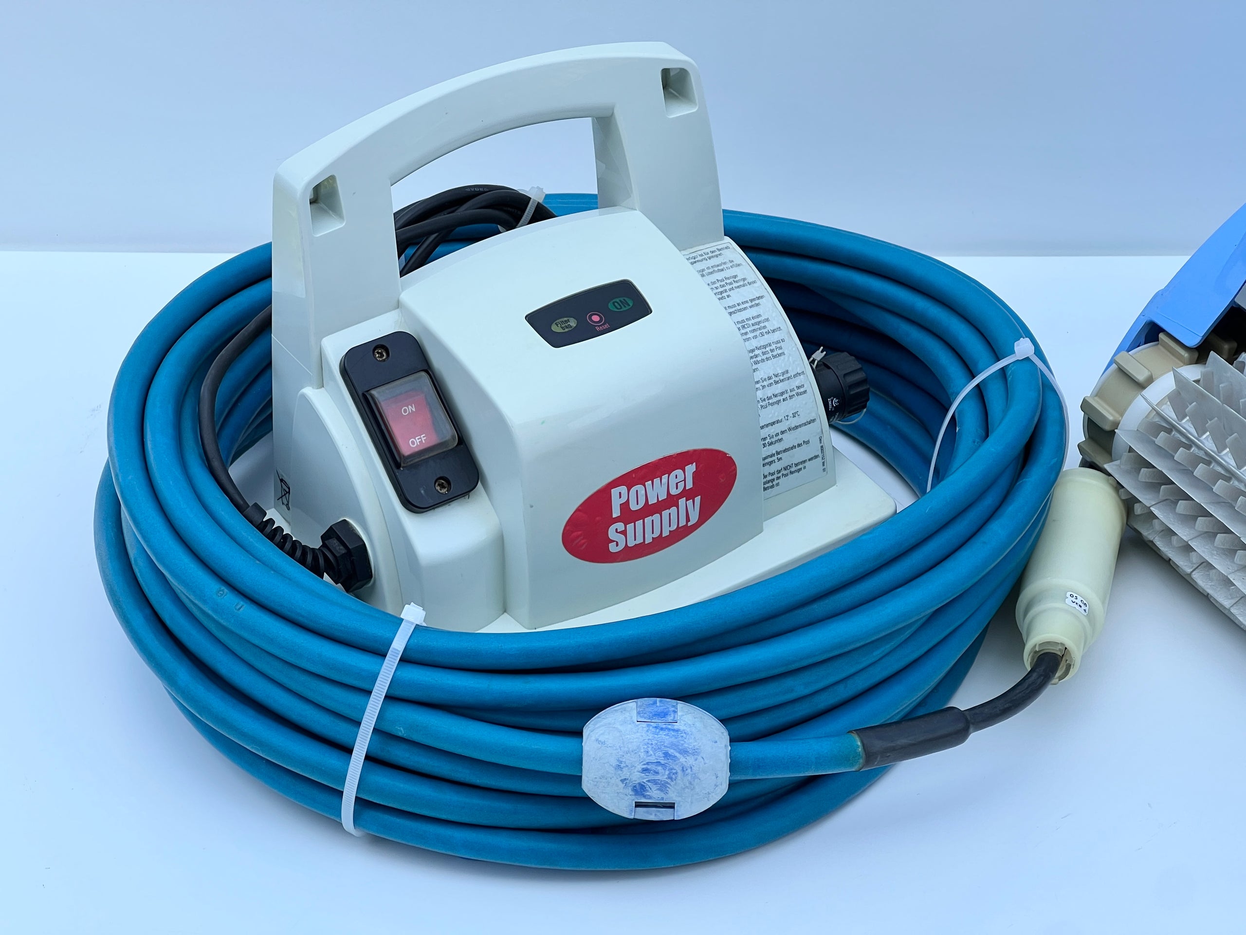 Robot de curățare pentru piscină Dolphin Dynamic Plus