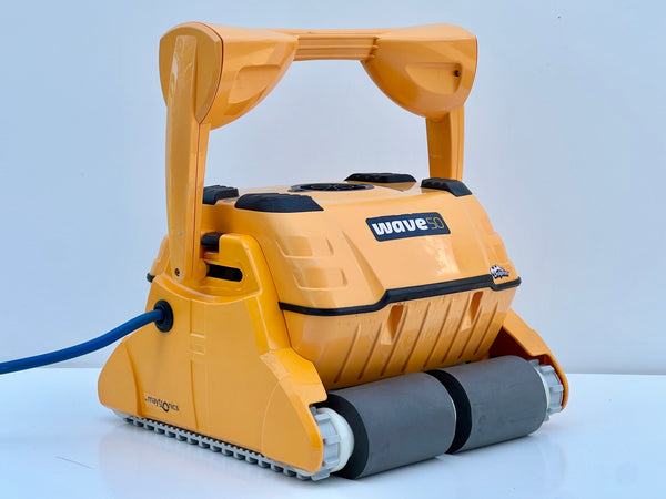 Robot de curățare pentru piscină Dolphin WAVE 50