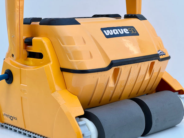 Robot de curățare pentru piscină Dolphin WAVE 50
