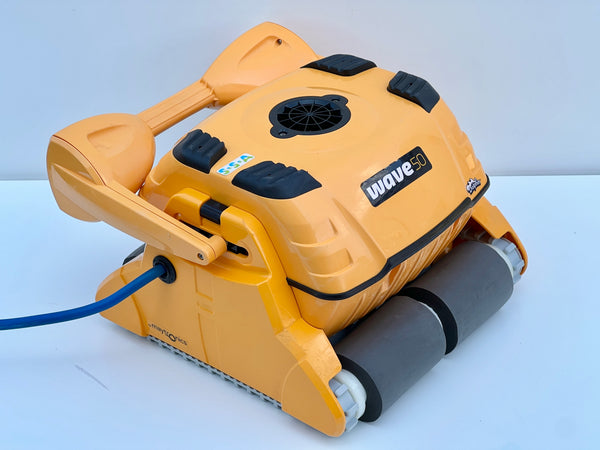 Robot de curățare pentru piscină Dolphin WAVE 50